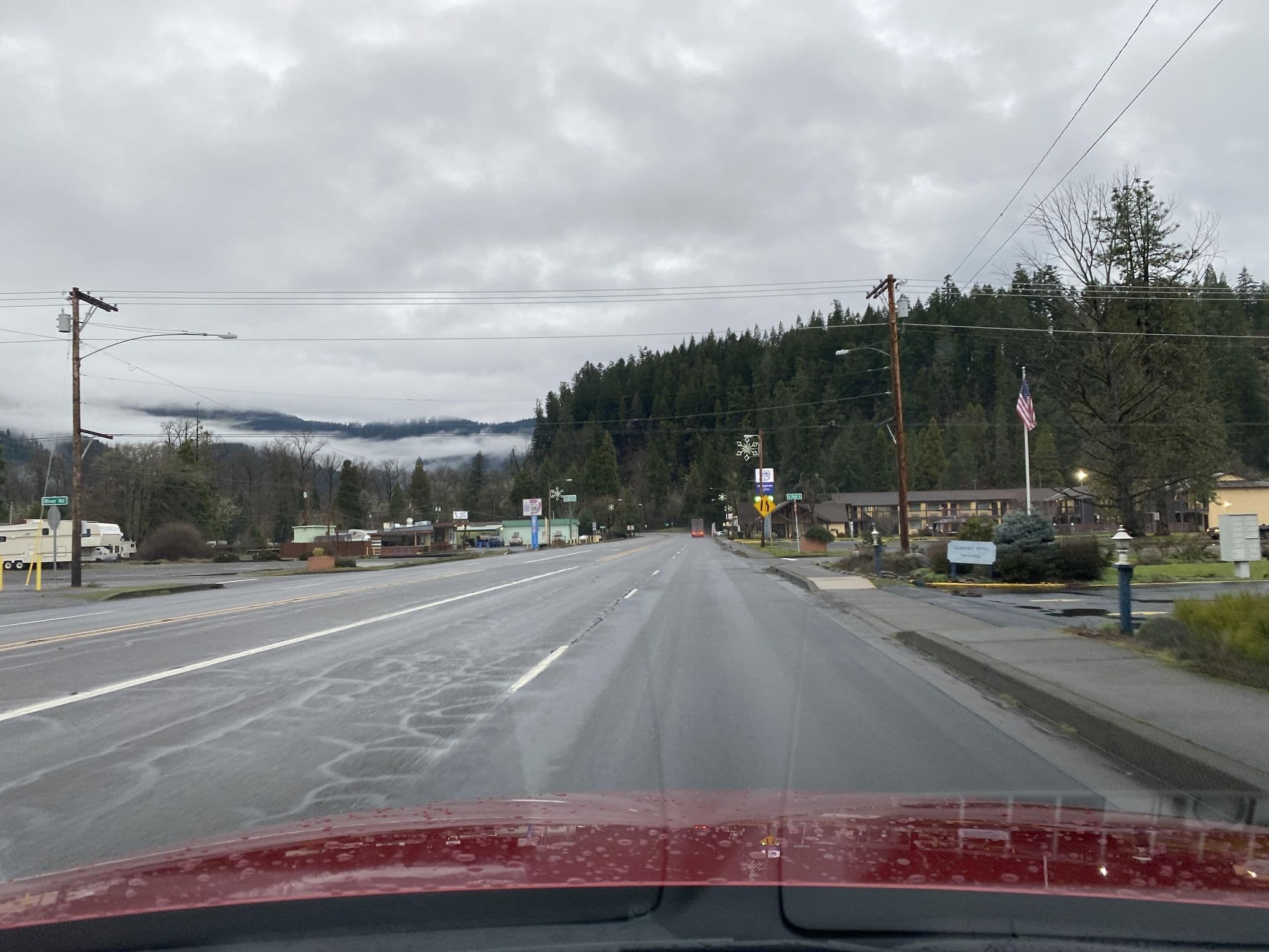 Street view near Bluewolf Motel LLC, Oakridge — © eneerhut (CC BY-SA · Mapillary)