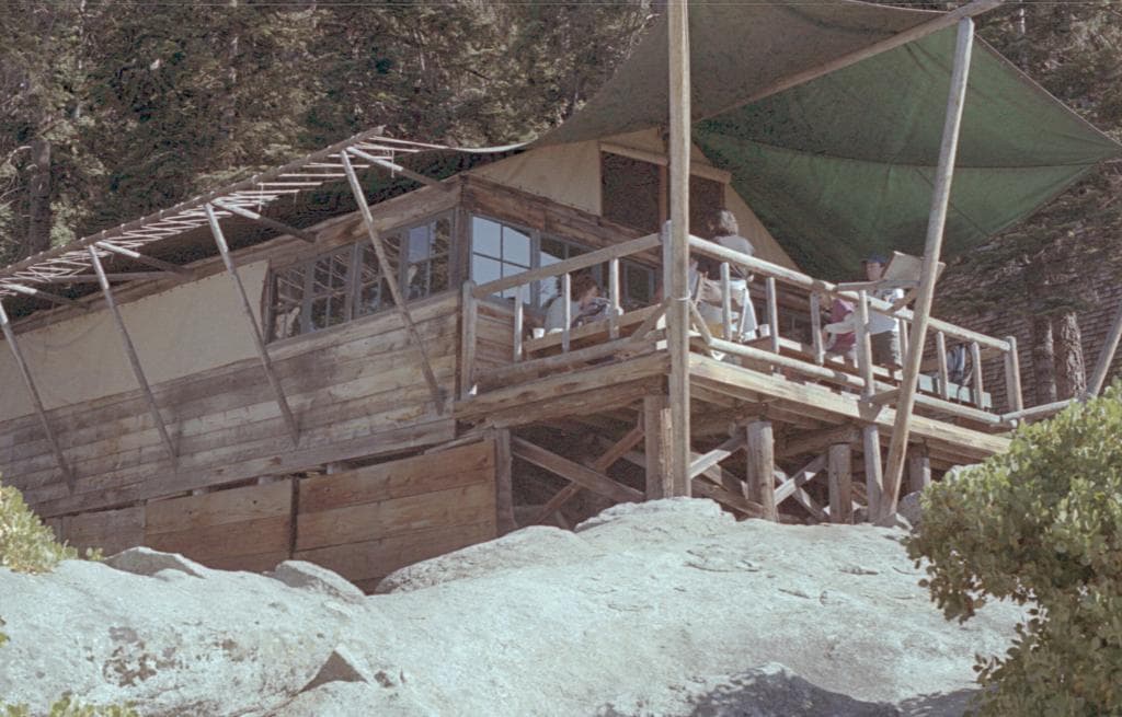 Bearpaw Meadow High Sierra Camp (via Wikimedia Commons, CC BY 3.0)