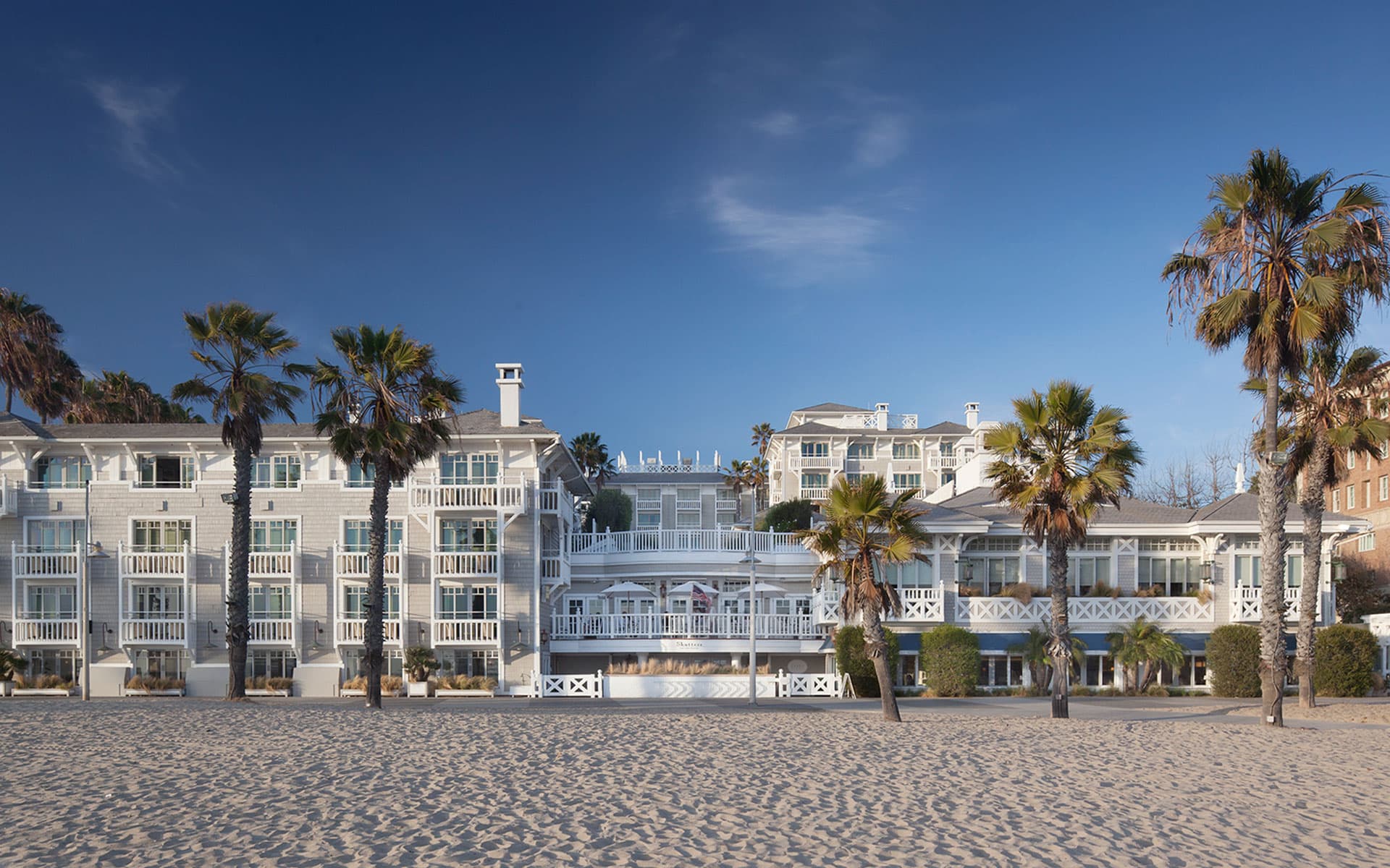 Shutters on the Beach (via Wikimedia Commons, CC BY-SA 3.0)