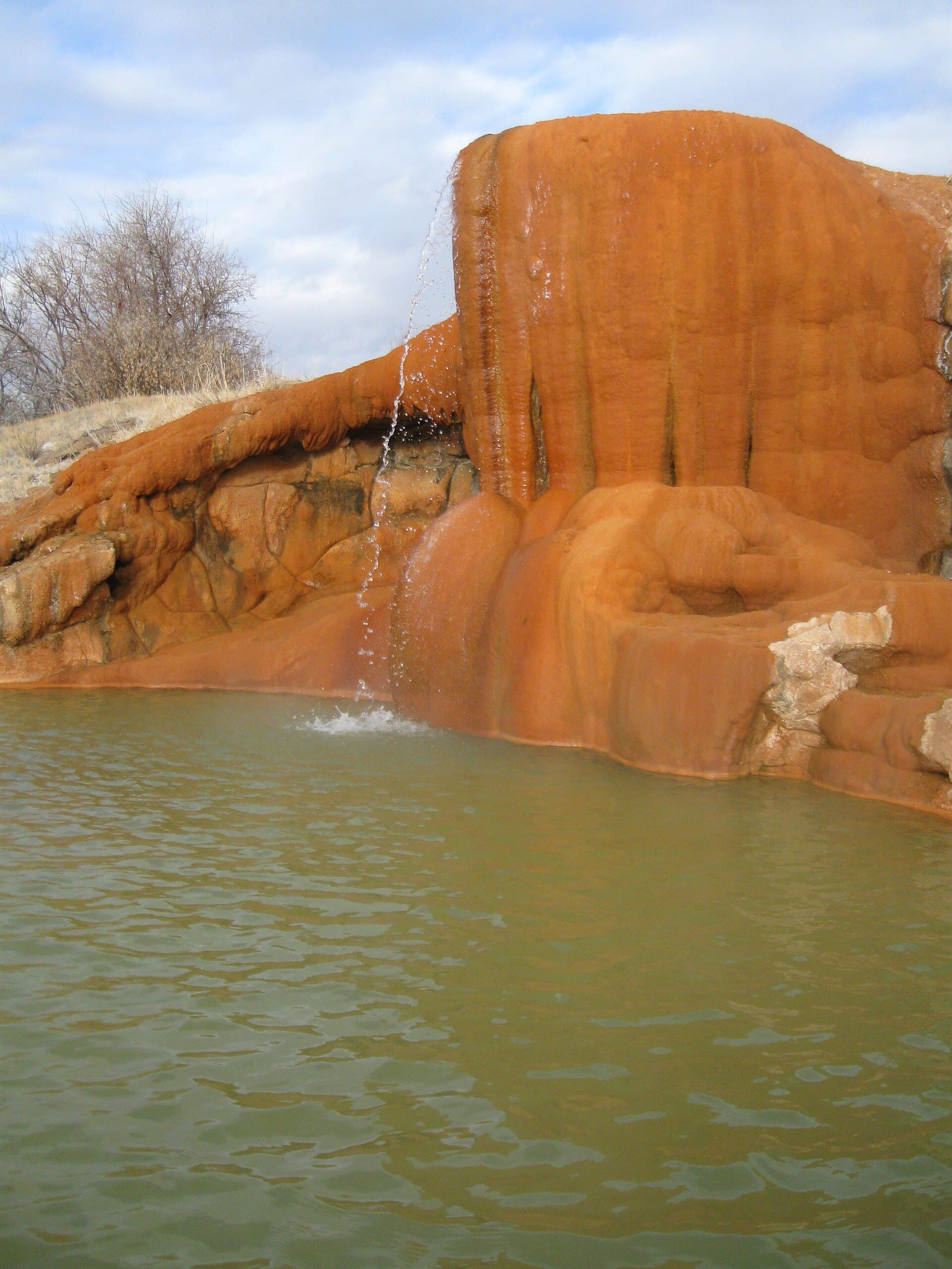Mystic Hot Springs (via Wikimedia Commons, CC BY-SA 3.0)