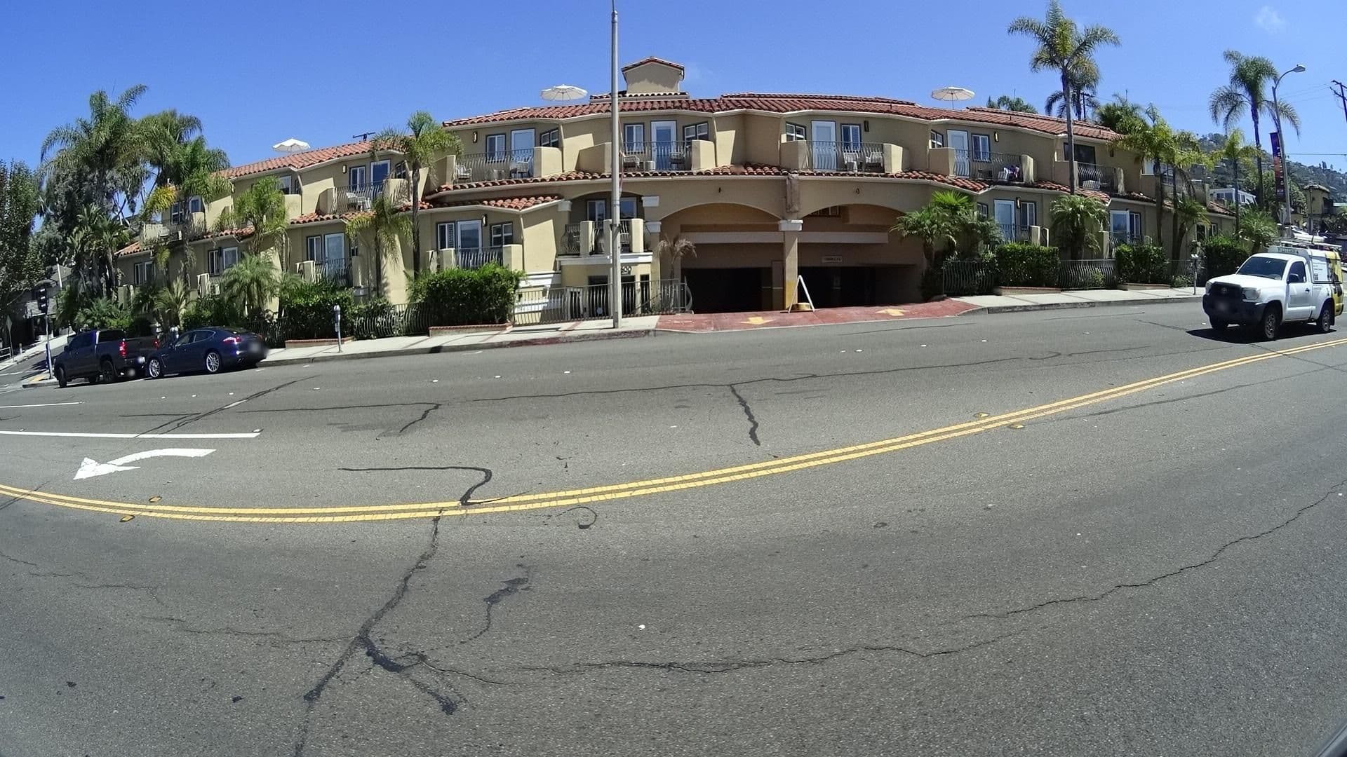 Street view near Sonder, Laguna Beach — © marker_geo (CC BY-SA · Mapillary)