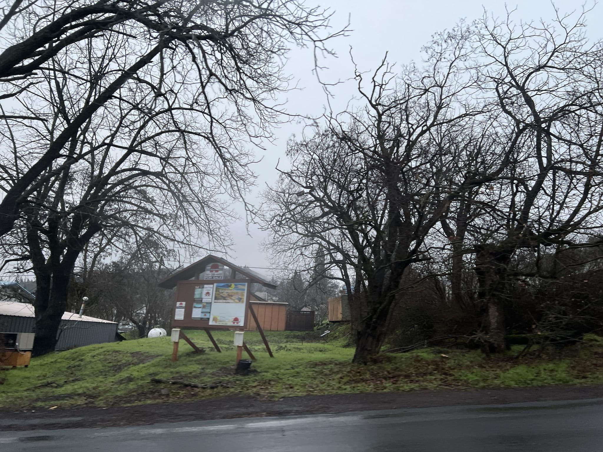 Street view near Camp Randonnée 1, White Salmon — © cmiles (CC BY-SA · Mapillary)