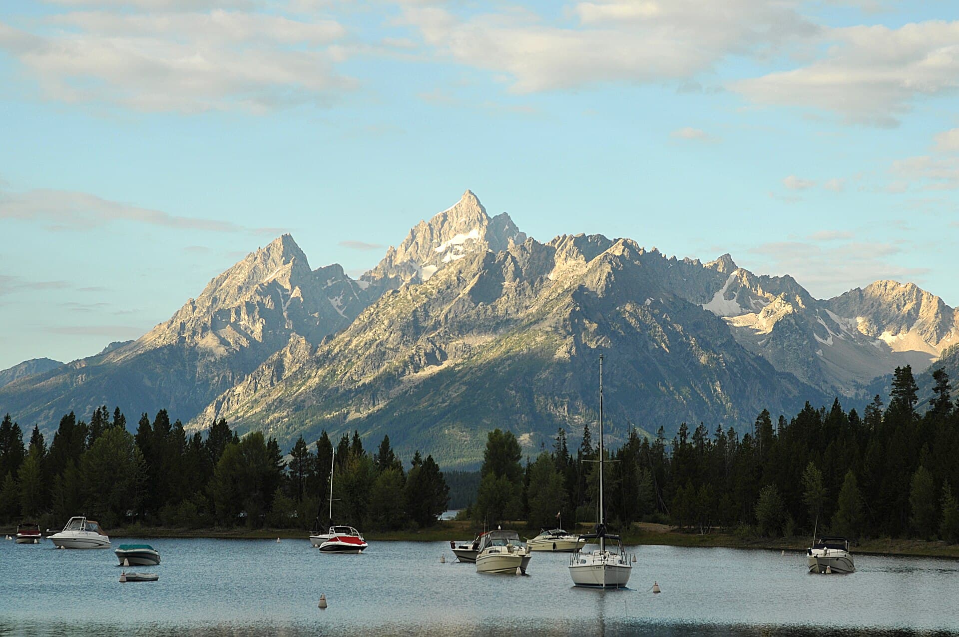 Colter Bay Tent Village (via Wikimedia Commons, CC BY 3.0)