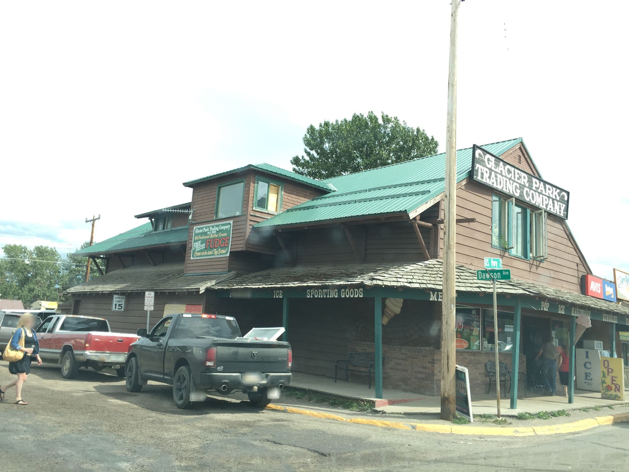 Street view near Circle R Motel, South Browning — © nigelramsay (CC BY-SA · Mapillary)