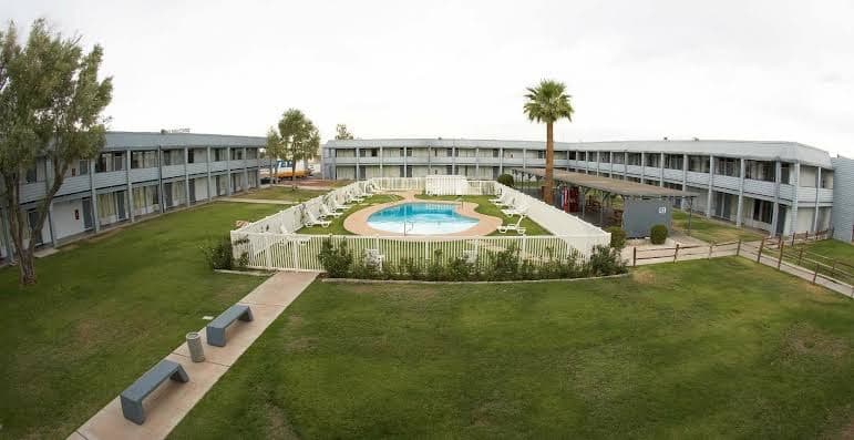 E-Z 8 Motel Phoenix, Motel in Central City