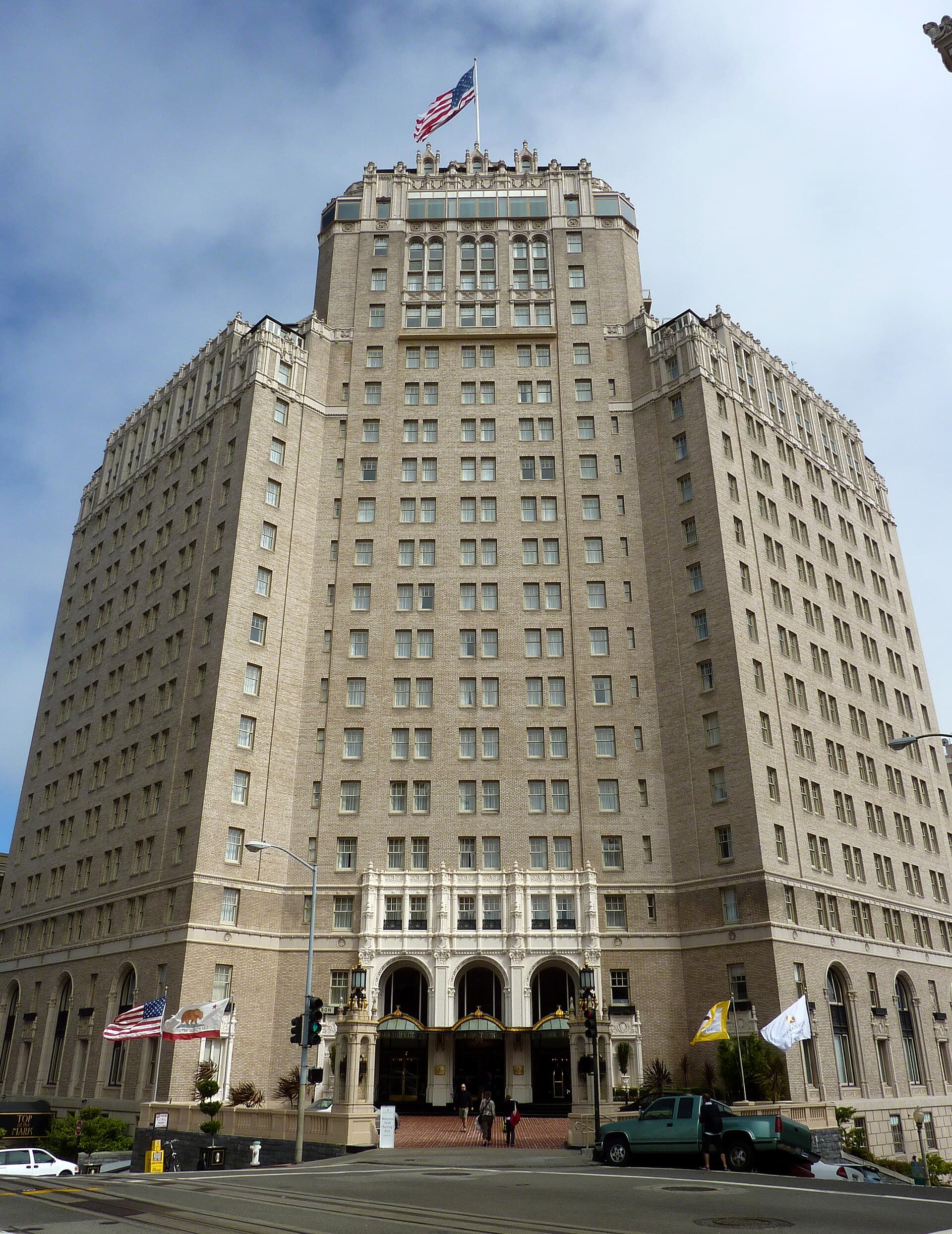InterContinental Mark Hopkins (via Wikimedia Commons, CC BY 3.0)