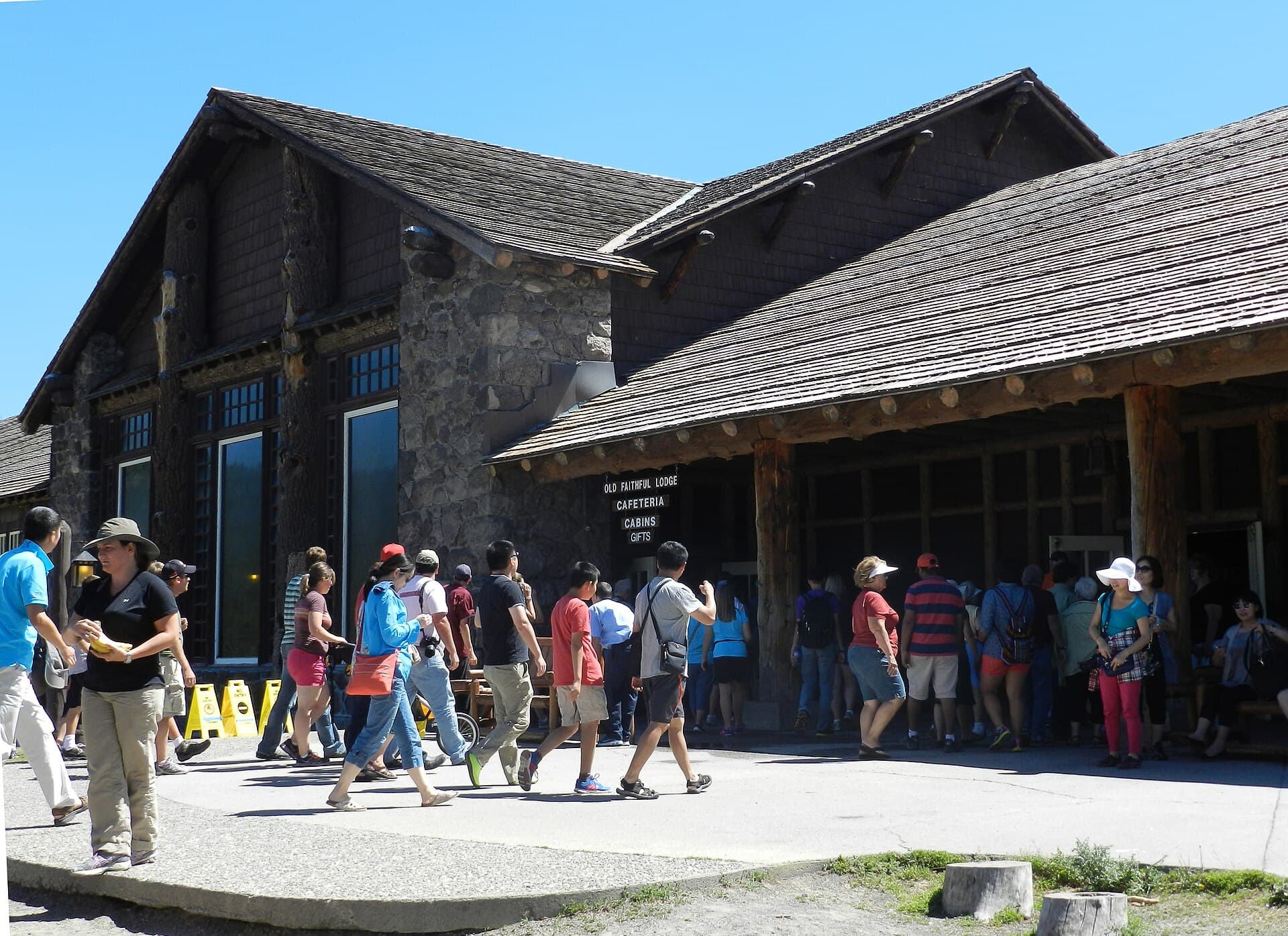 Old Faithful Lodge (via Wikimedia Commons, Public domain)