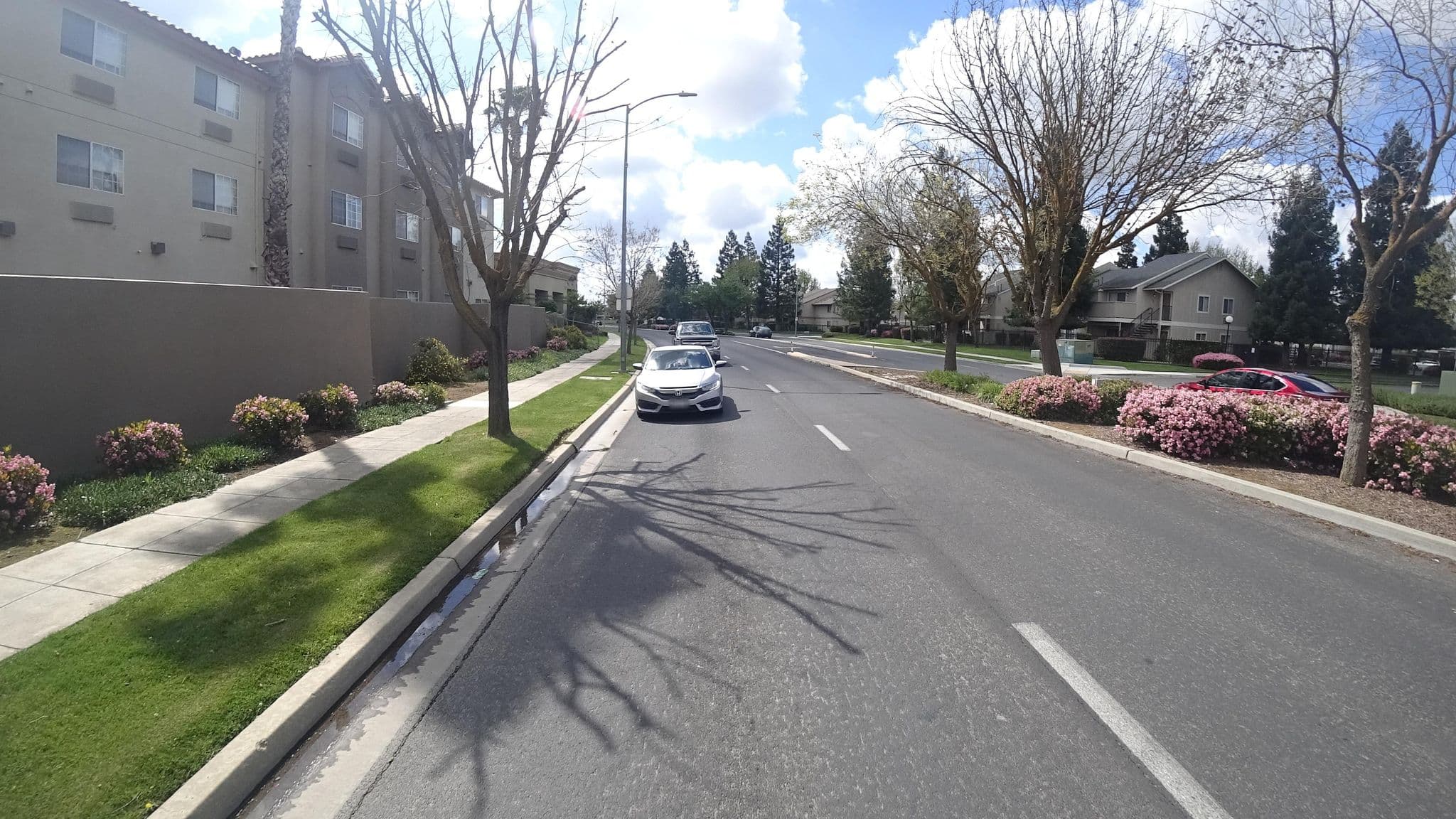 Street view near Holiday Inn Express, Madera — © marker_geo (CC BY-SA · Mapillary)