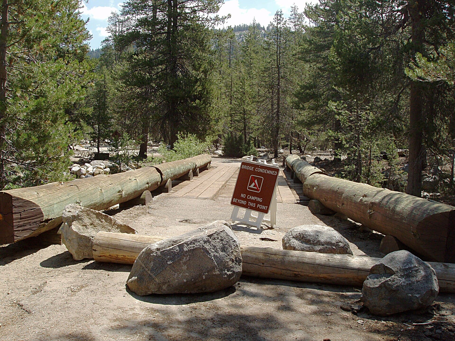 Yosemite Creek Campground (via Wikimedia Commons, CC BY 3.0)