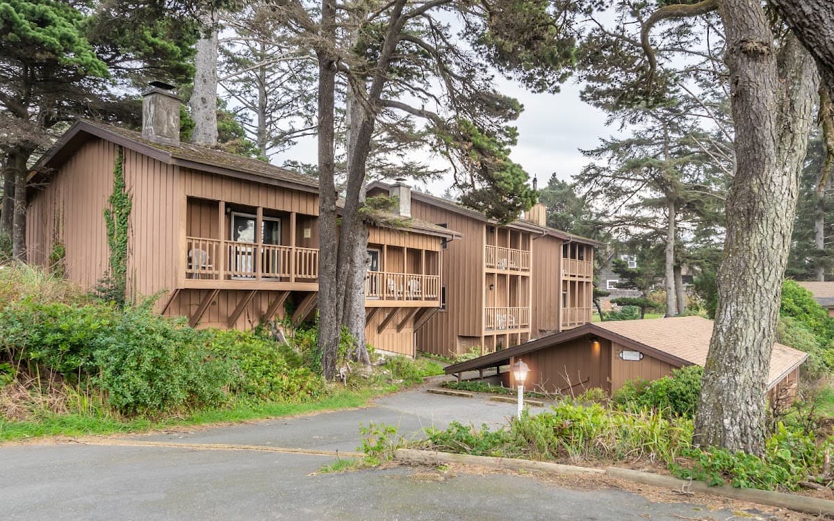 Ireland's Rustic Lodges, Motel in Gold Beach