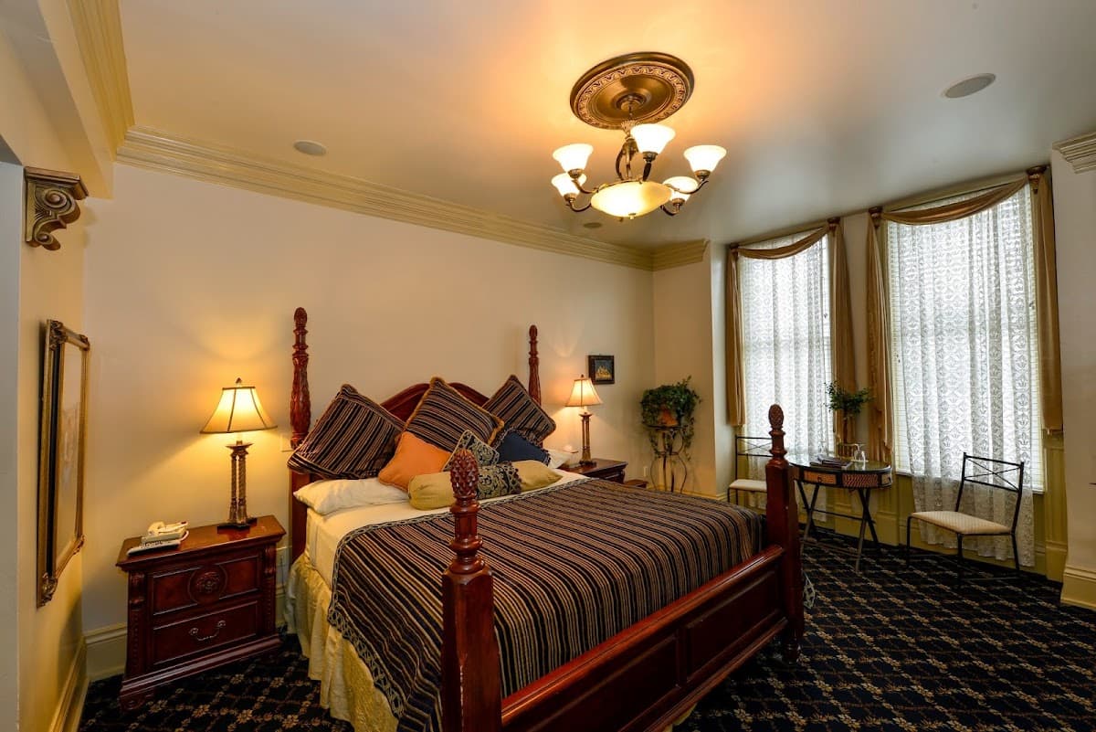 Anniversary Inn Logan, Hotel in Logan