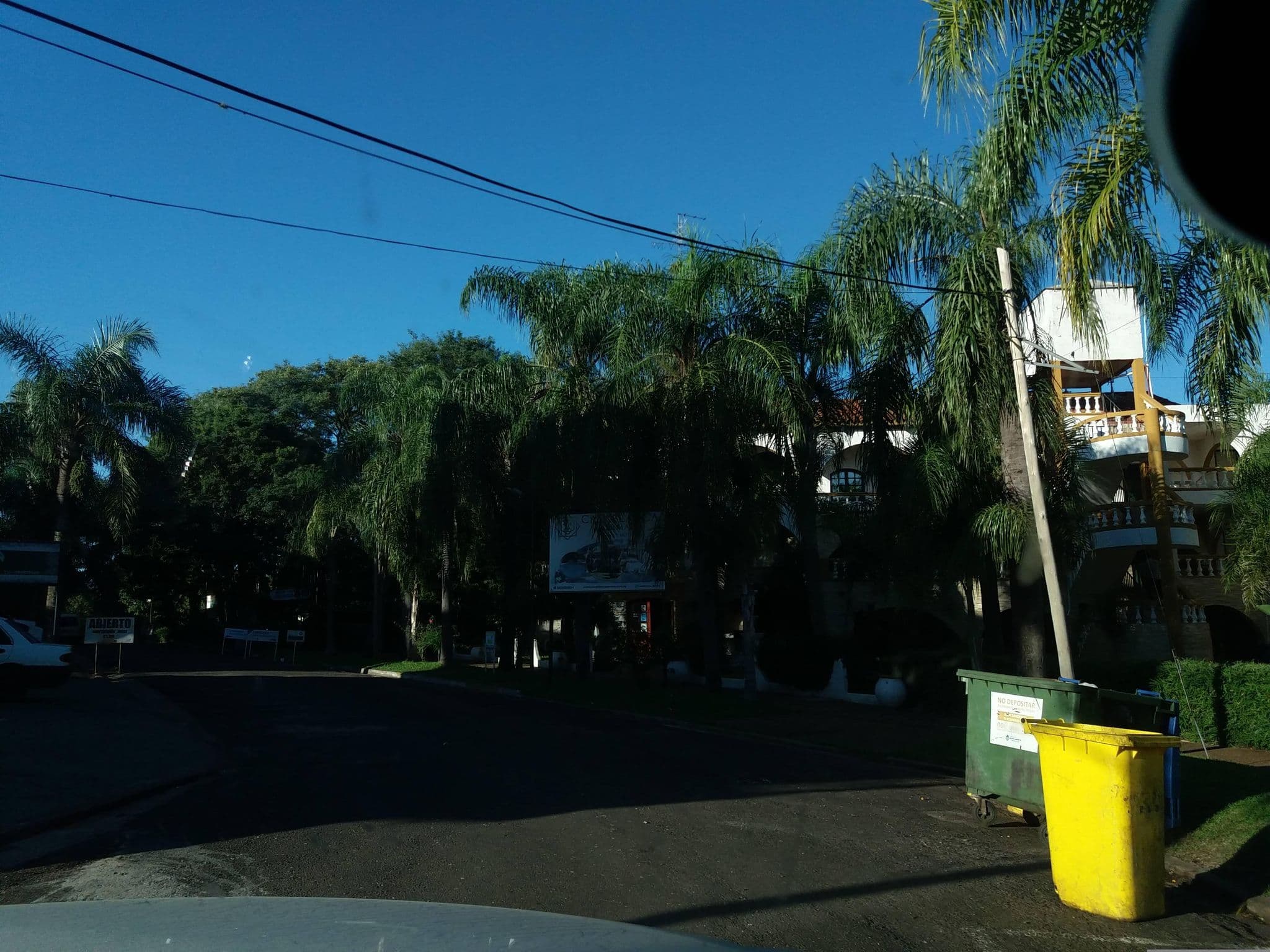 Street view near Apart Hotel Aguasol, Salto — © andrcondon (CC BY-SA · Mapillary)