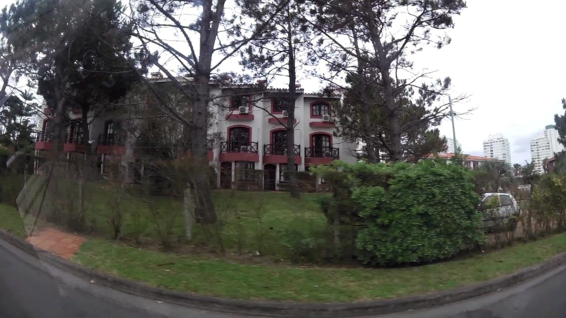 Street view near Apart Hotel L´Chalet, Maldonado — © kaartcam (CC BY-SA · Mapillary)