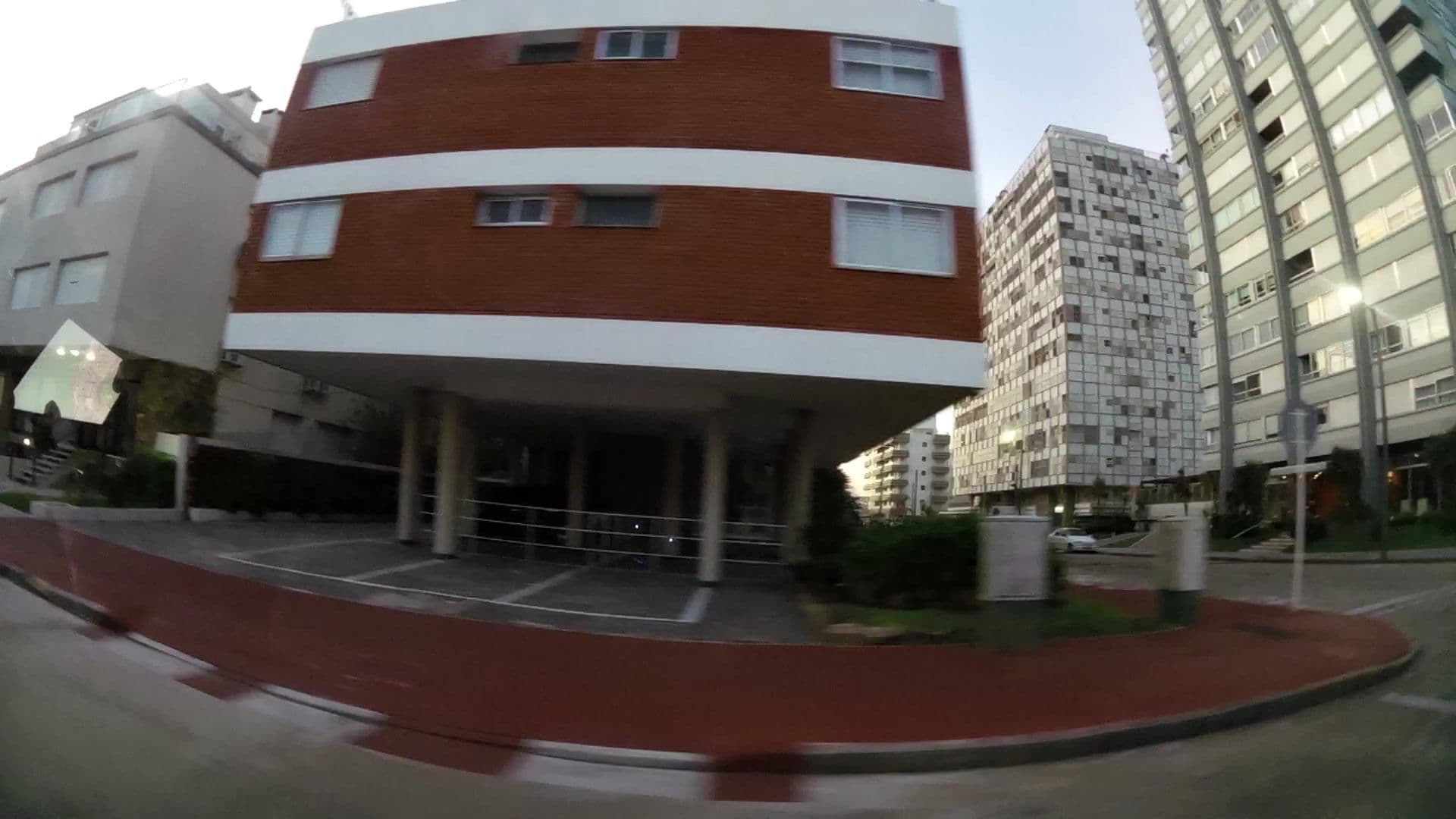 Street view near Edificio Iguazu, Punta del Este — © kaartcam (CC BY-SA · Mapillary)