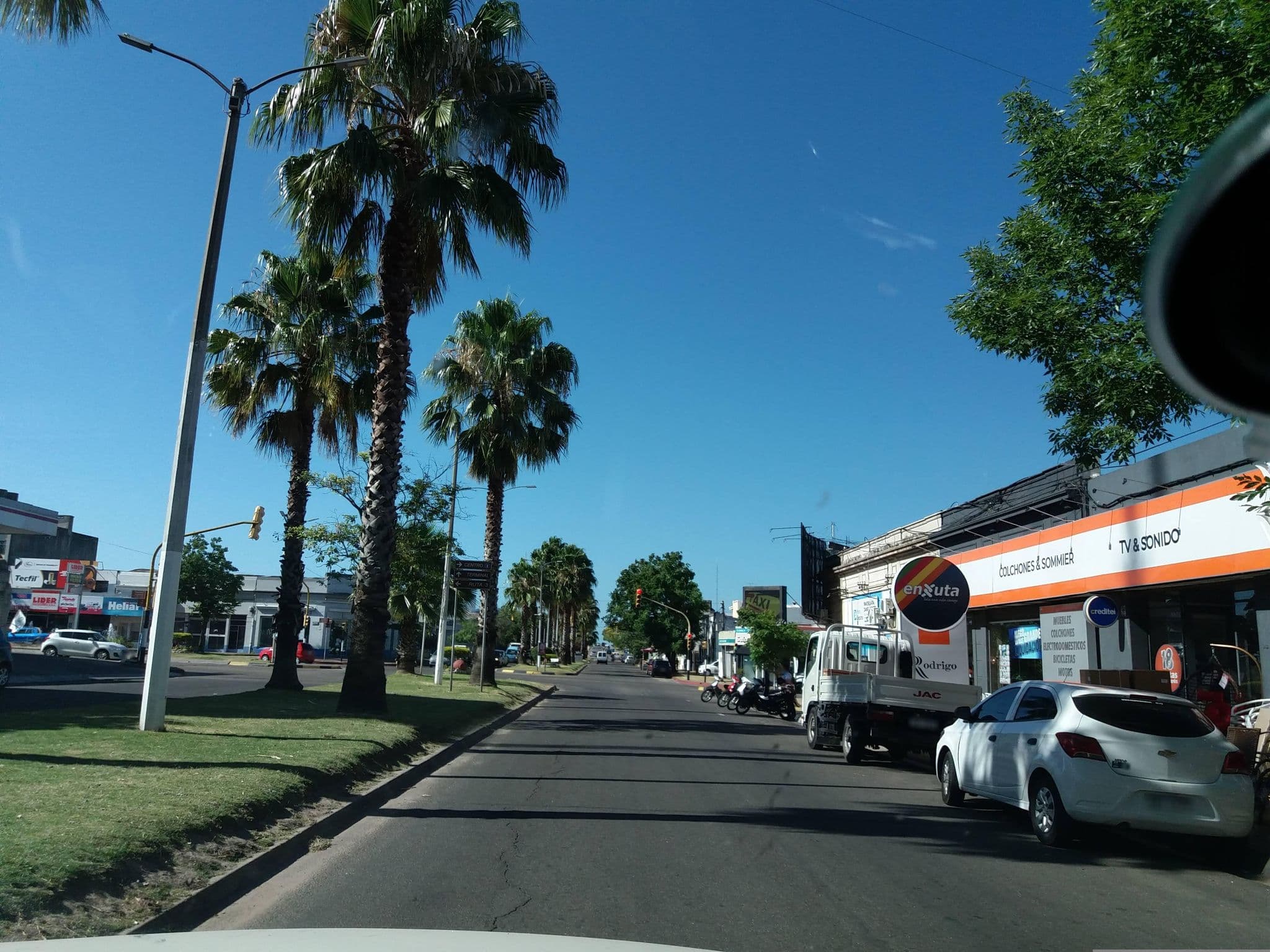 Street view near Bulevar General Artigas, Paysandú — © andrcondon (CC BY-SA · Mapillary)