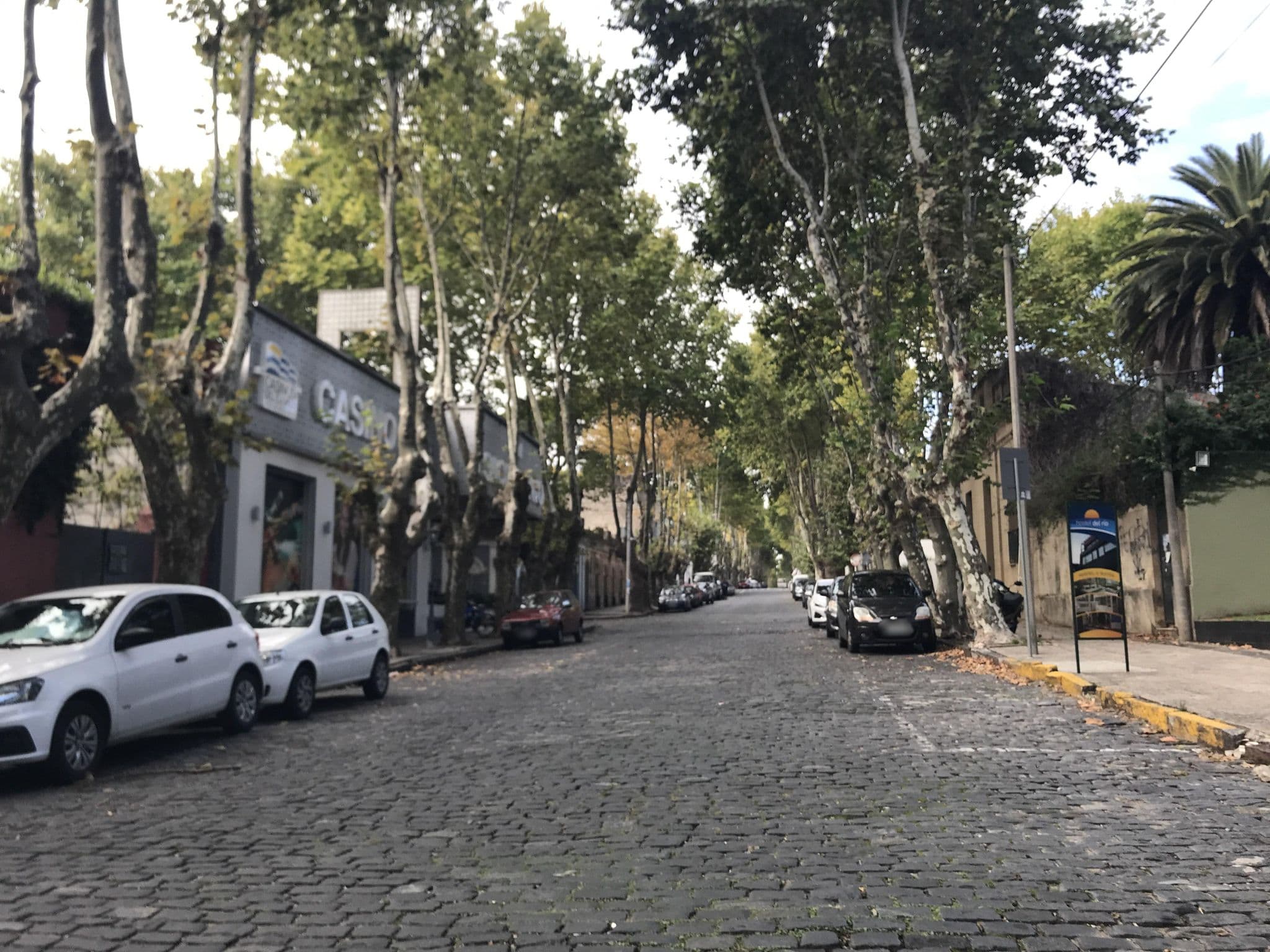 Street view near Hostel del Rio, Colonia del Sacramento — © miguel_andrade (CC BY-SA · Mapillary)