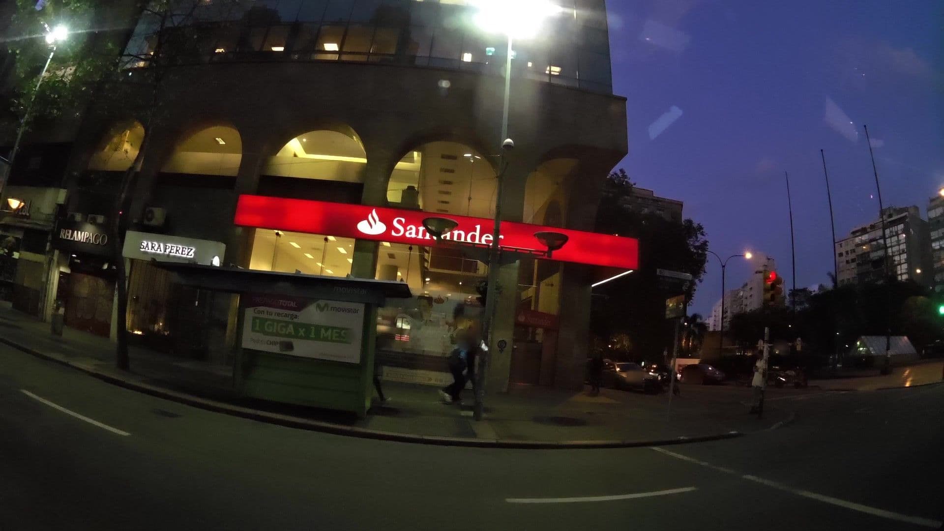 Street view near Hotel Los Ángeles, Montevideo — © kaartcam (CC BY-SA · Mapillary)