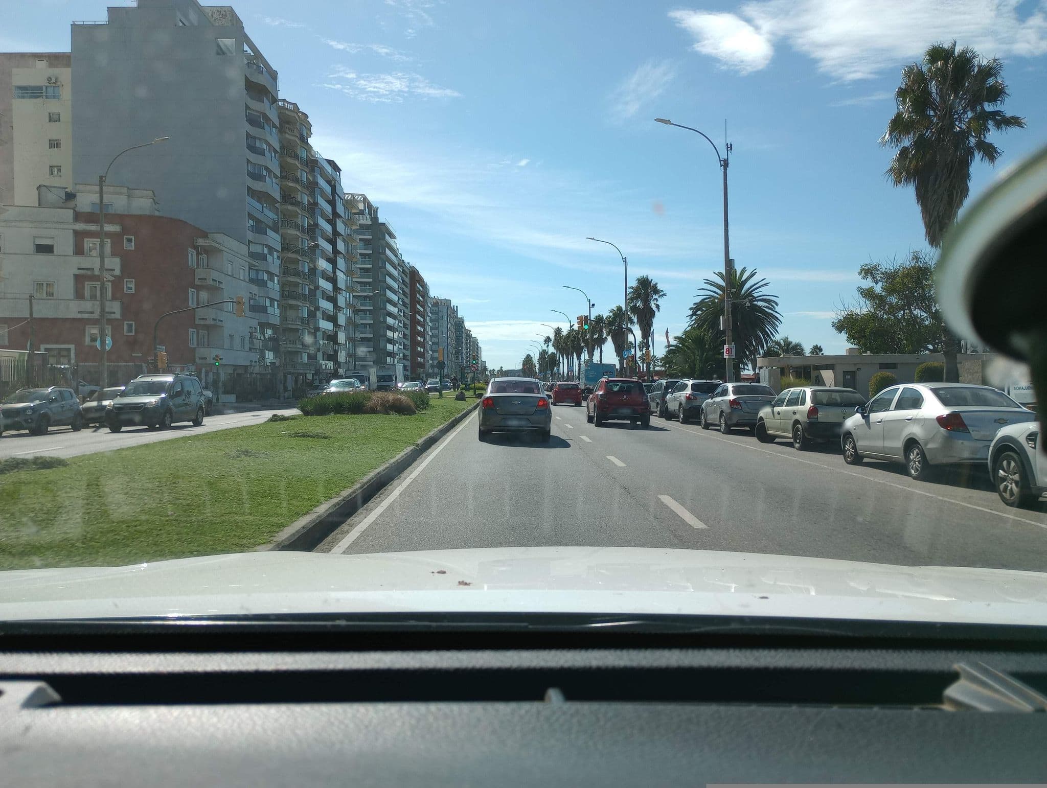 Street view near Mercure Hotel, Montevideo — © viniv (CC BY-SA · Mapillary)