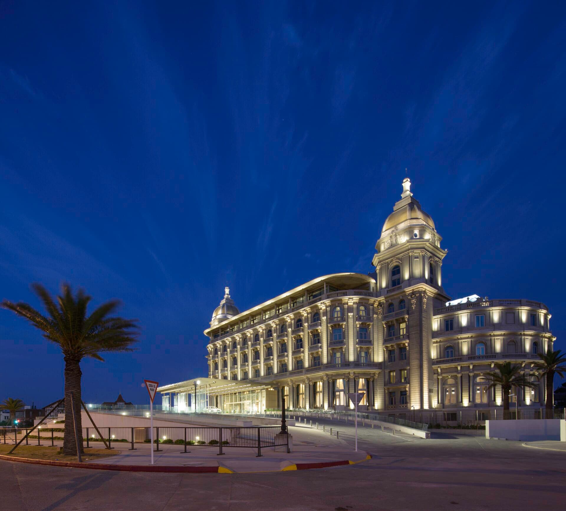 Hotel Casino Carrasco (via Wikimedia Commons, CC BY-SA 2.0)