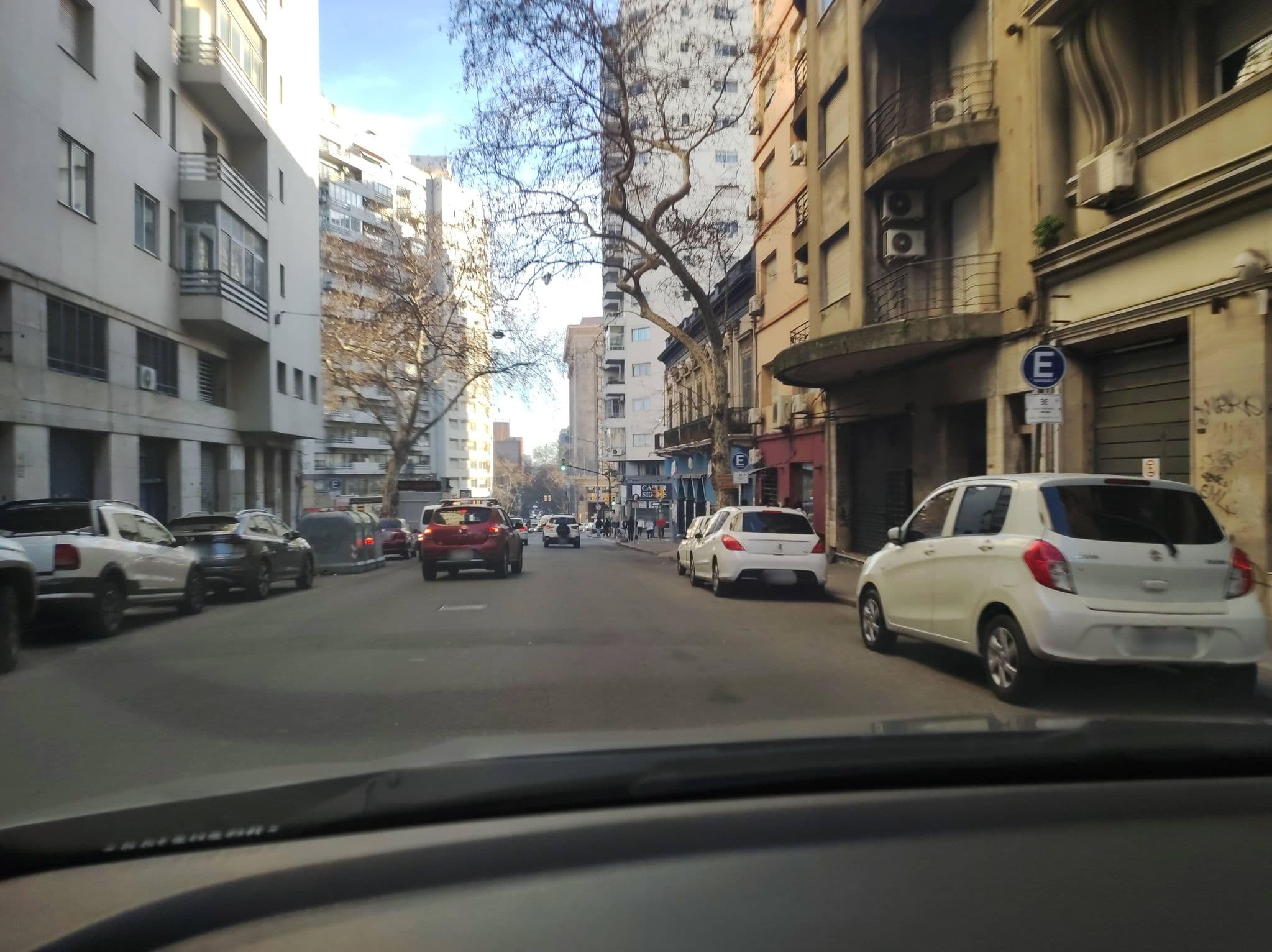 Street view near Hotel Mediterráneo, Montevideo — © sirgabouy (CC BY-SA · Mapillary)