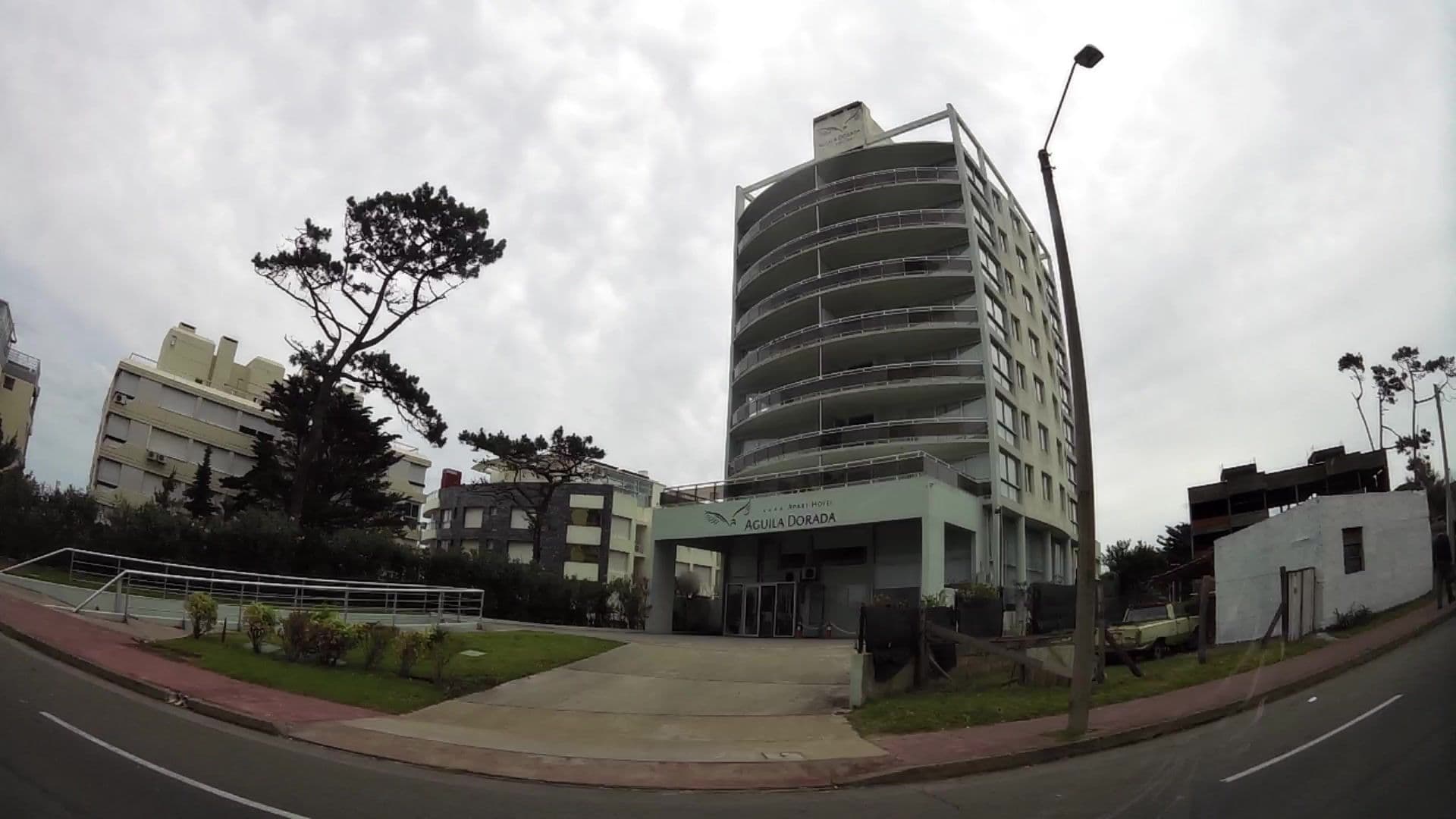 Street view near Apart Hotel Aguila Dorada, Maldonado — © kaartcam (CC BY-SA · Mapillary)