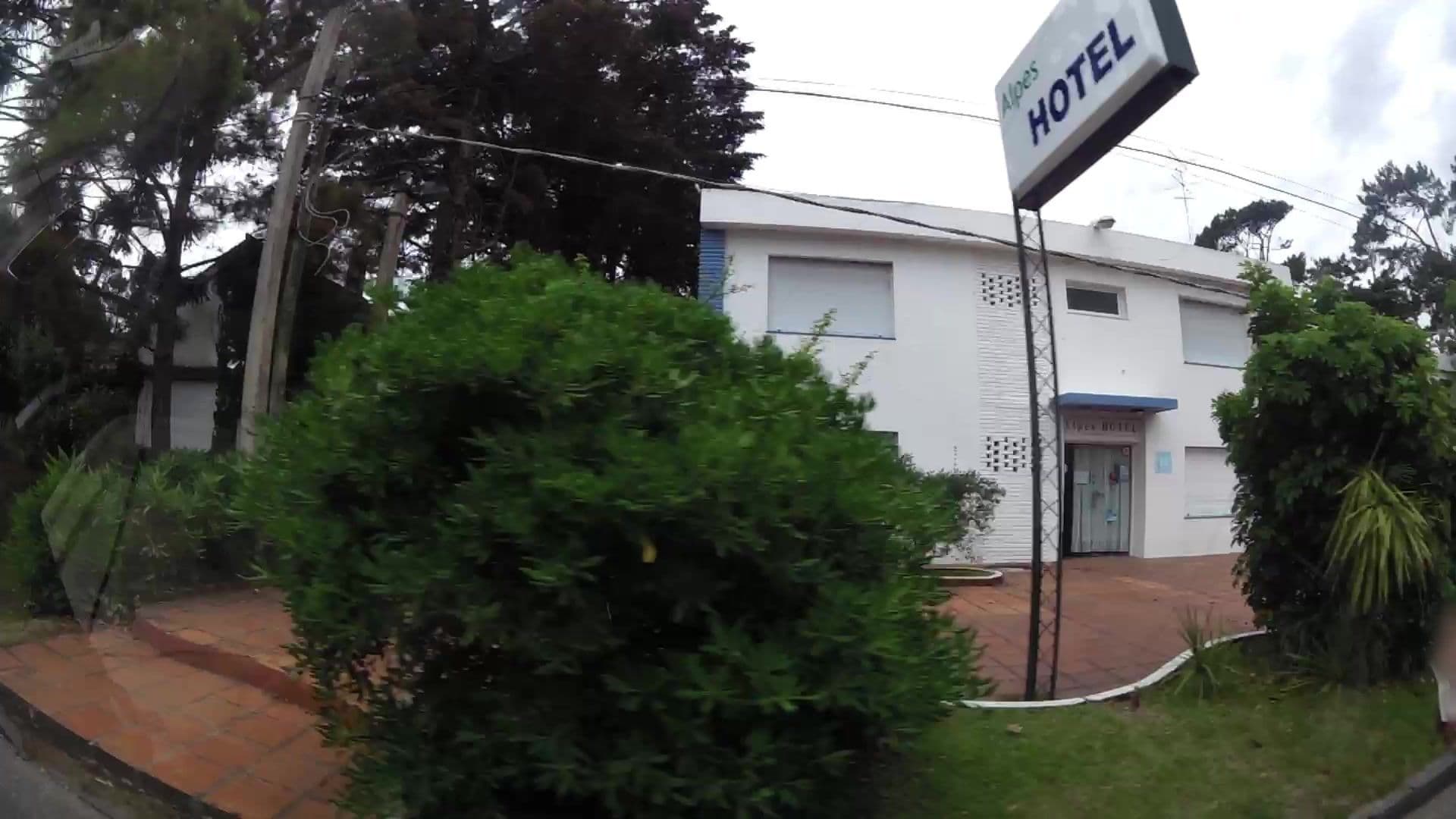 Street view near Alpes Hotel, Punta del Este — © kaartcam (CC BY-SA · Mapillary)