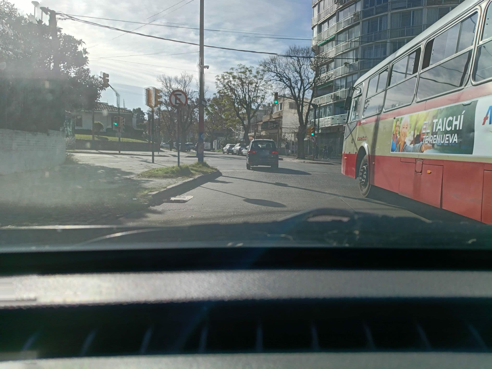 Street view near Hotel Gaviota, Paso de Carrasco — © viniv (CC BY-SA · Mapillary)