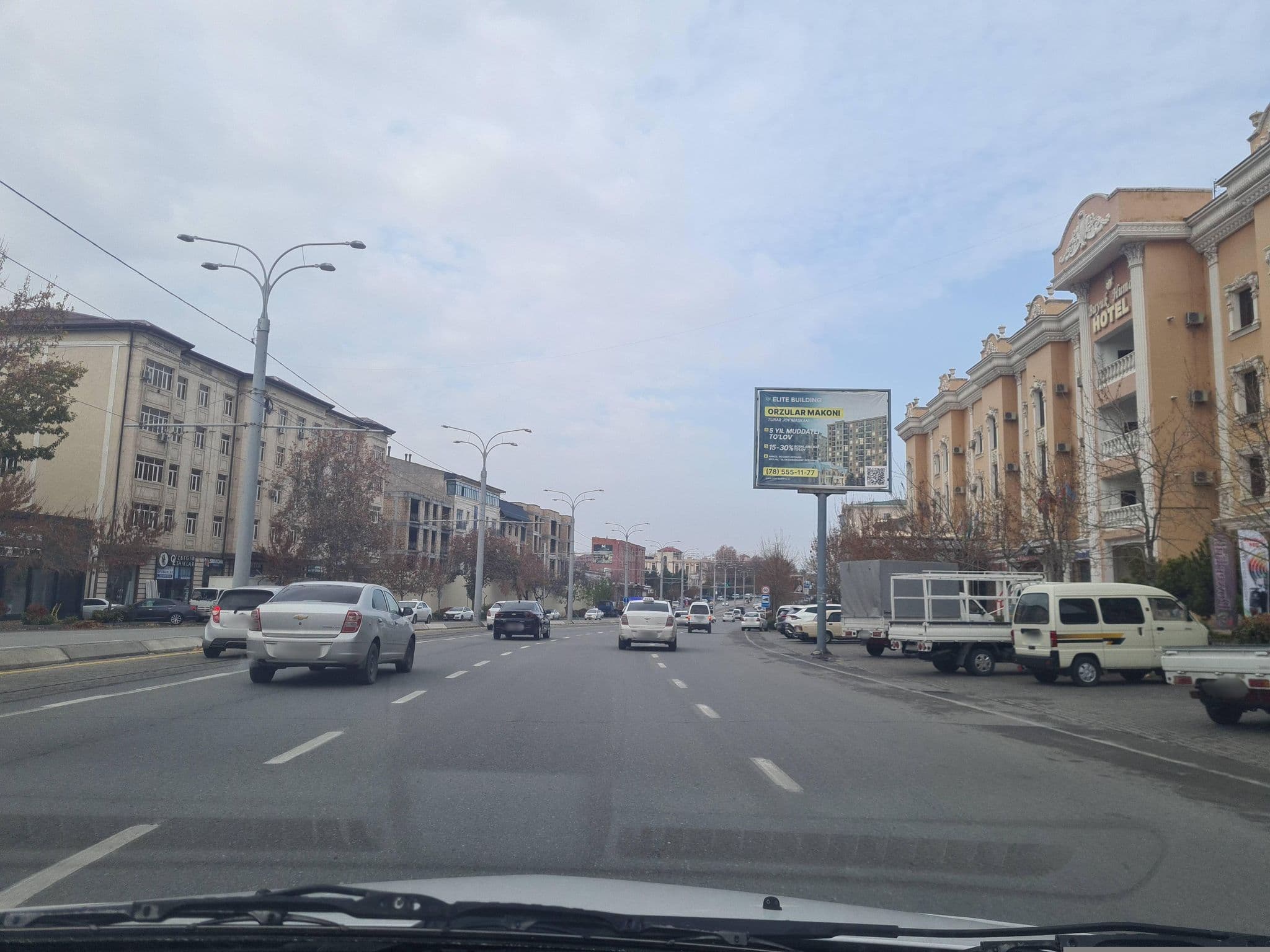 Street view near Buyuk Humo Hotel, Samarkand