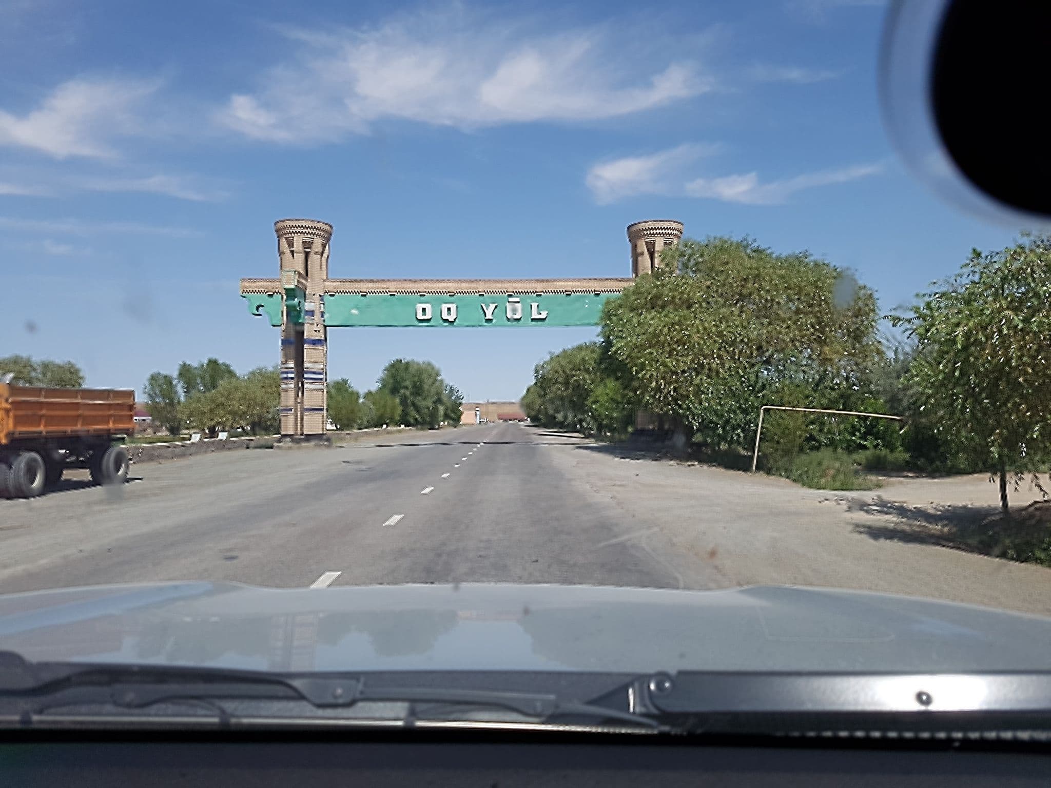 Street view near Amu-Plaza hotel, Manghit — © whetto (CC BY-SA · Mapillary)