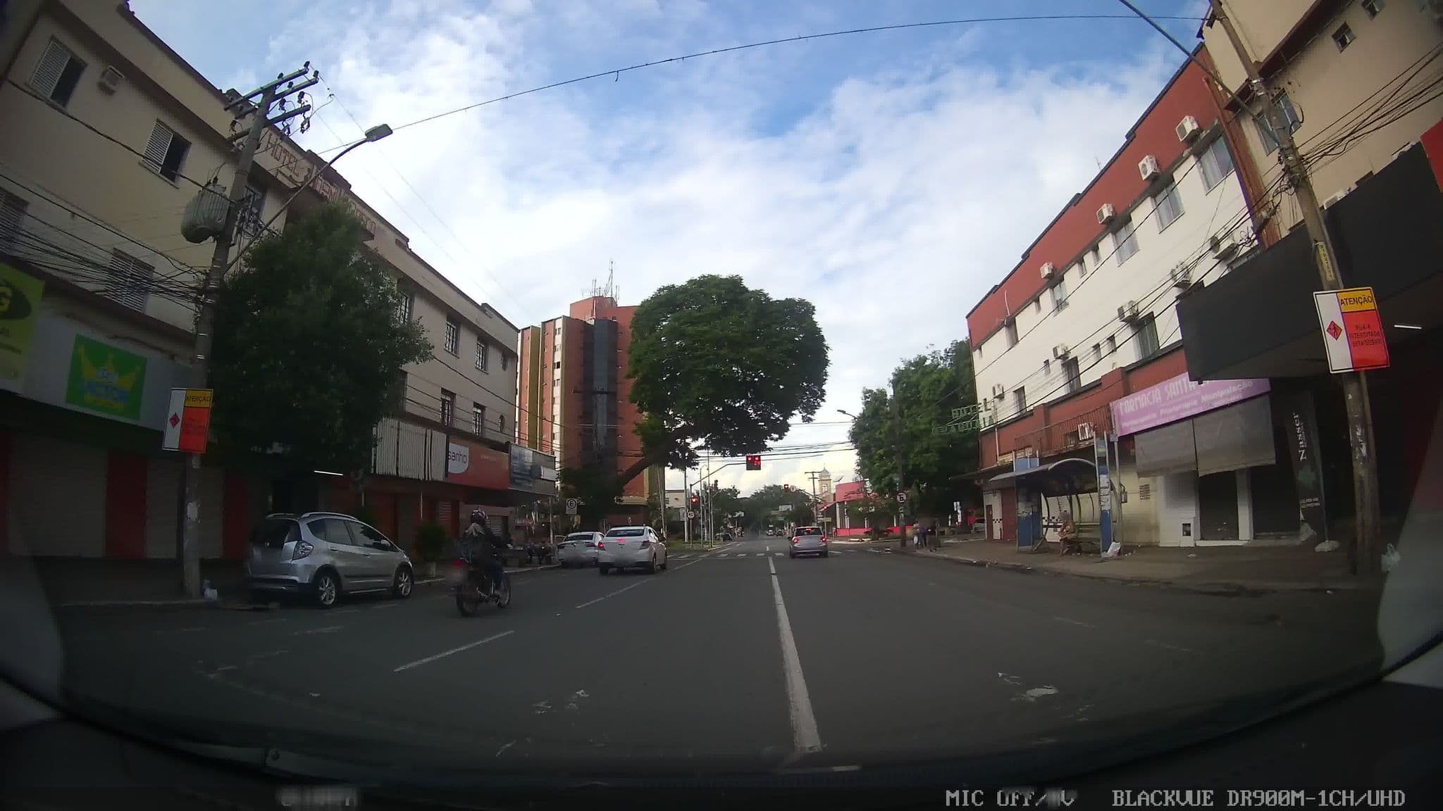 Street view near Hotel Araguaia, Goiânia — © kaart_4 (CC BY-SA · Mapillary)