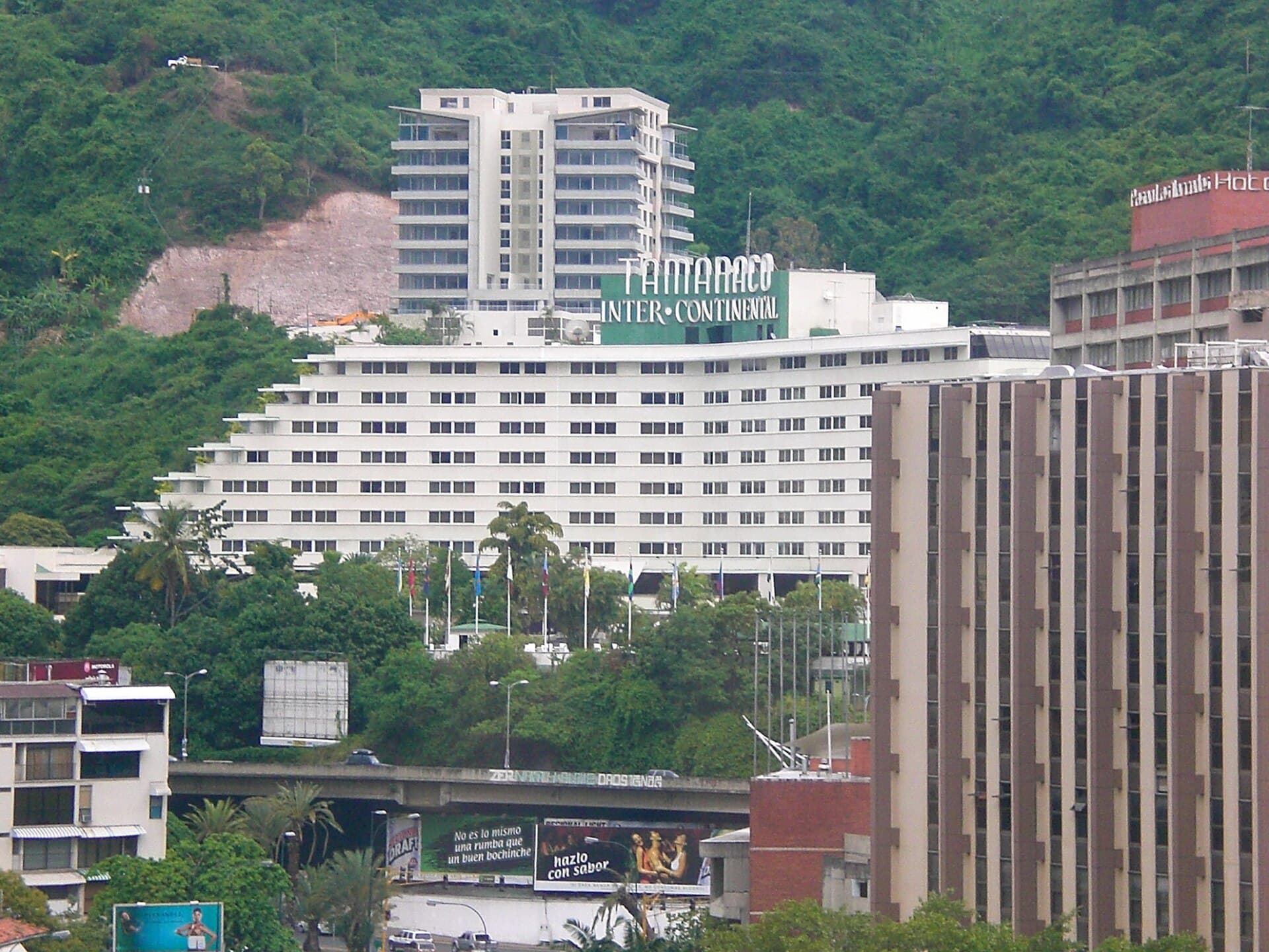 Hotel Tamanaco Intercontinental (via Wikimedia Commons, CC BY 2.5)