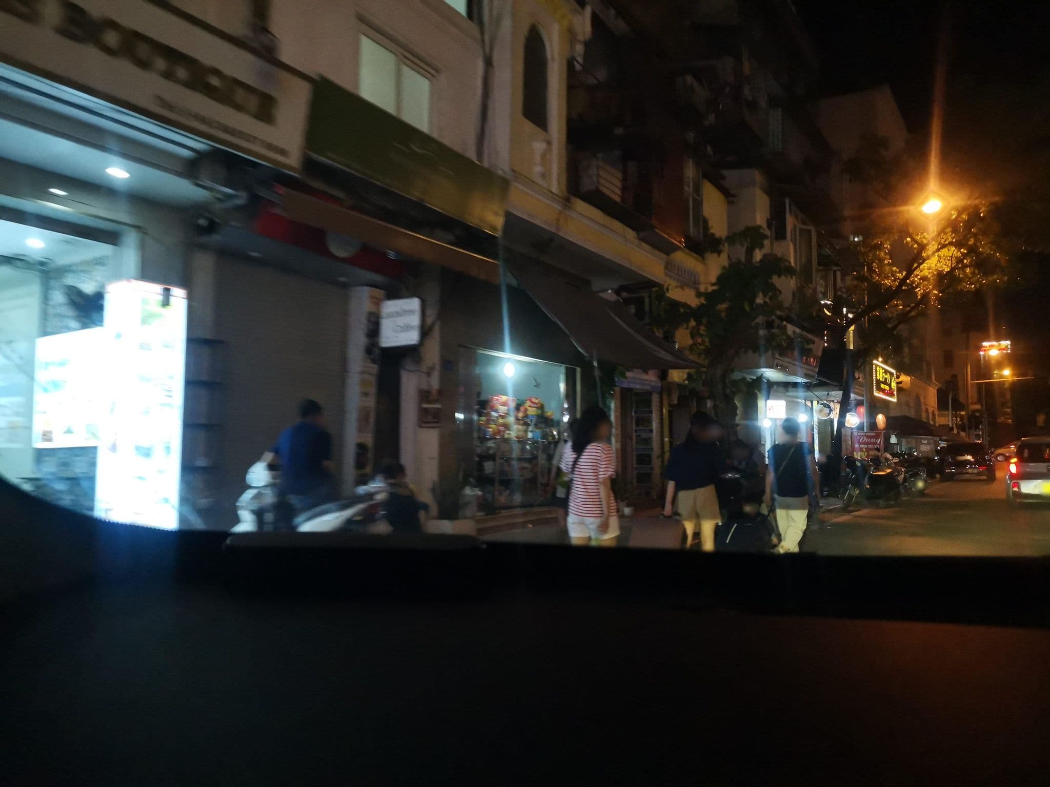 Street view near Tien Thuy Hotel, Hoàn Kiếm — © hn_left_2 (CC BY-SA · Mapillary)
