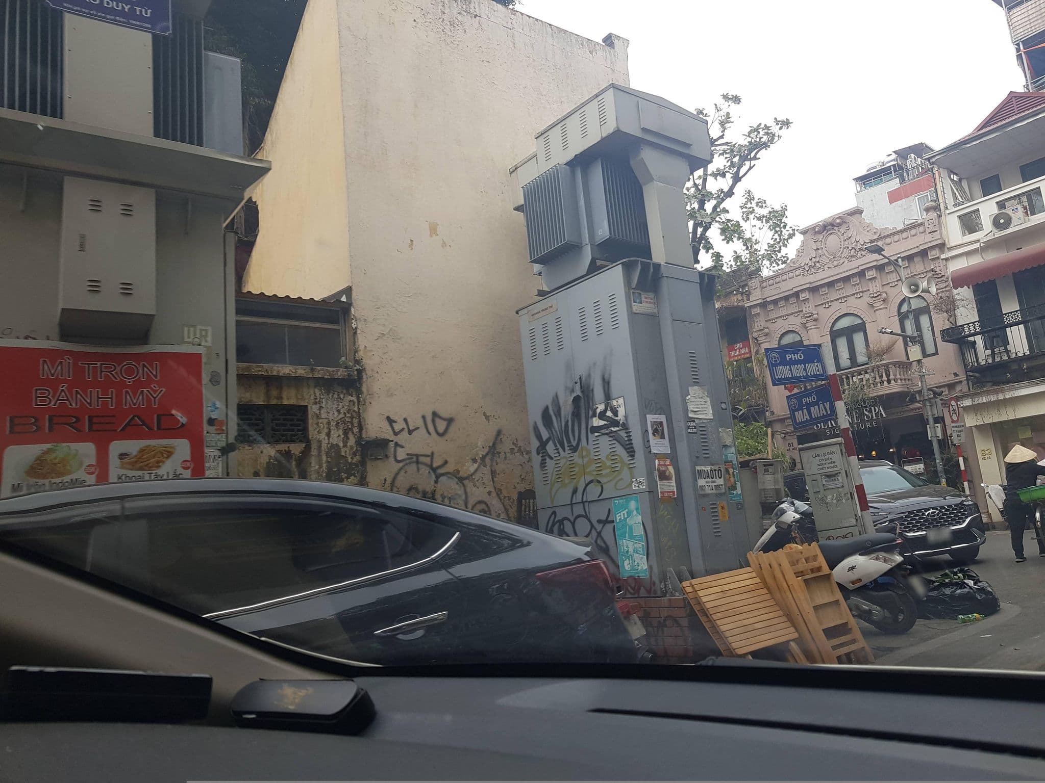 Street view near Sunshine Palace, Hoàn Kiếm — © hn_left_2 (CC BY-SA · Mapillary)