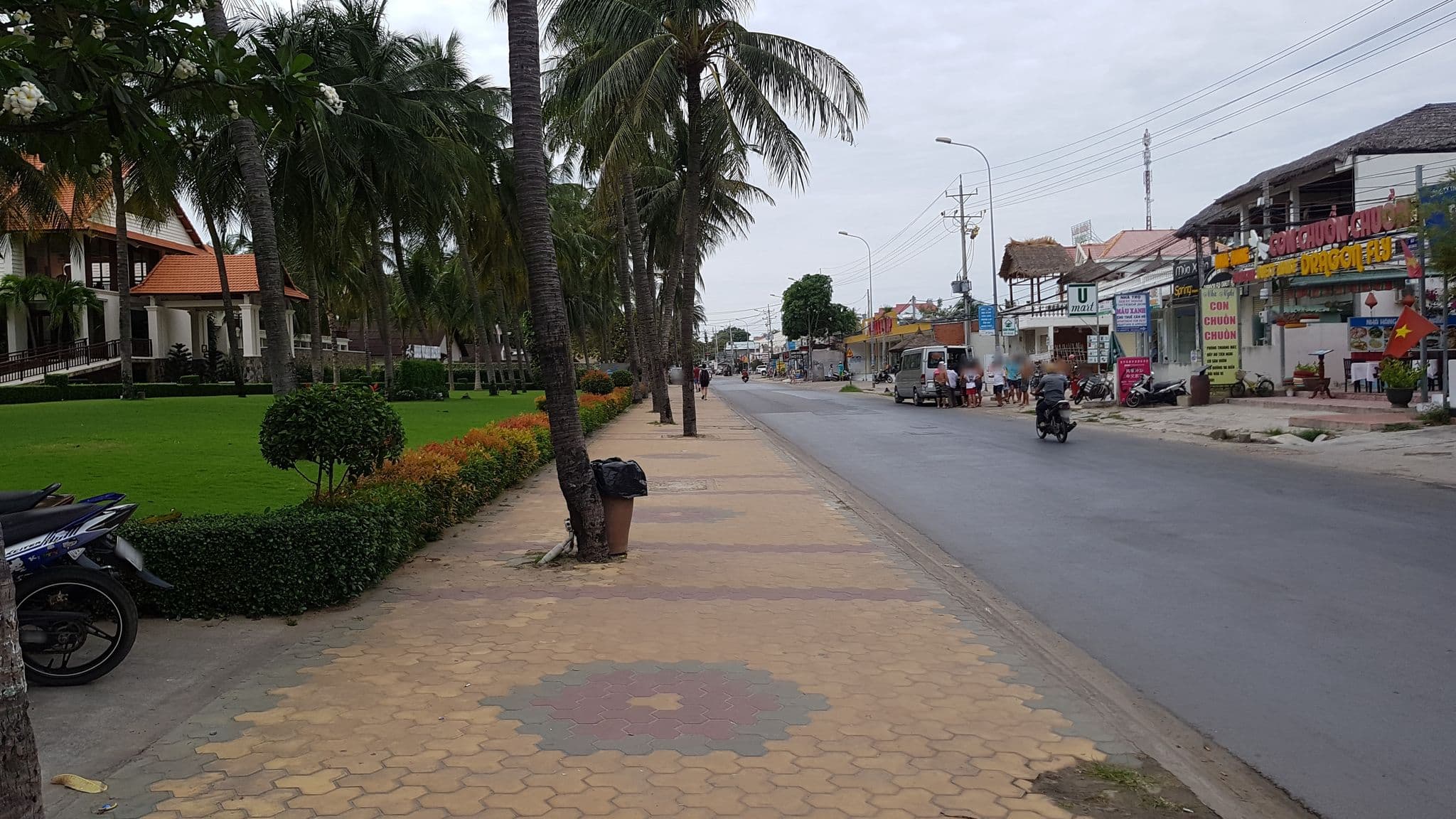 Street view near Dragon Fly Guest House, Mui Ne