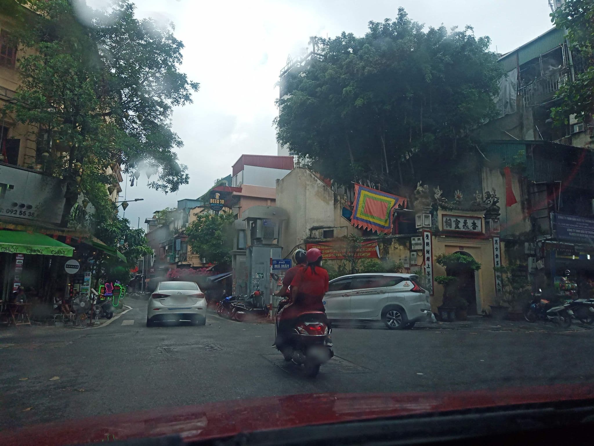Street view near Khách Sạn Friendly, Hoàn Kiếm