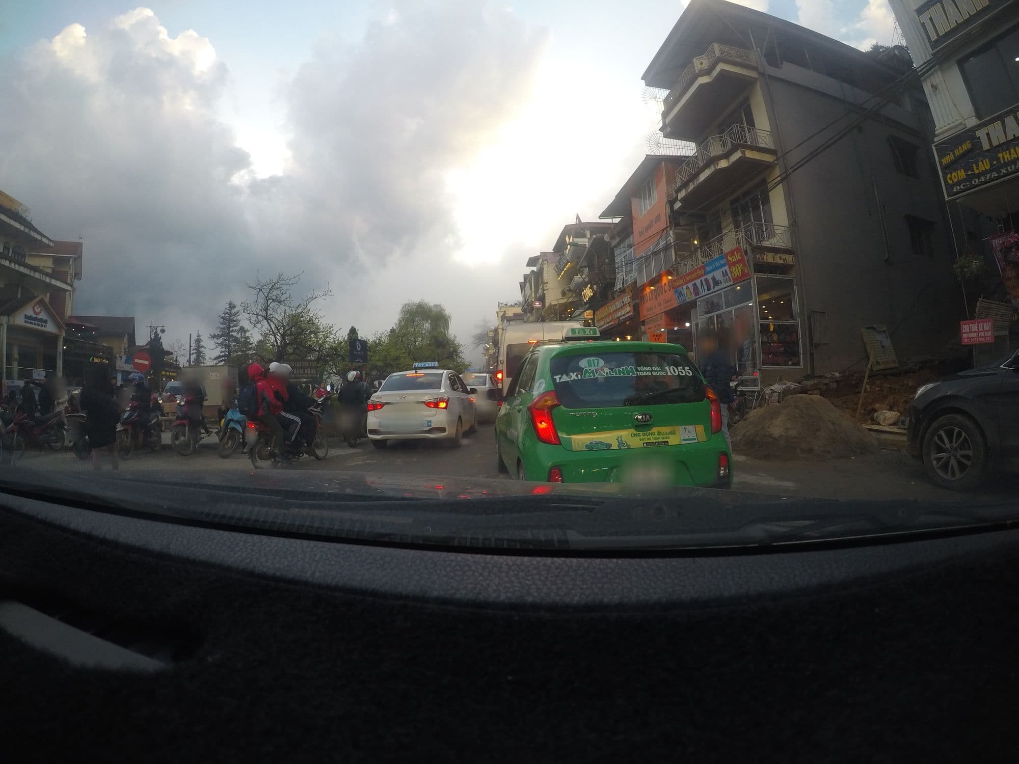 Street view near Tùng Lâm, Sa Pa