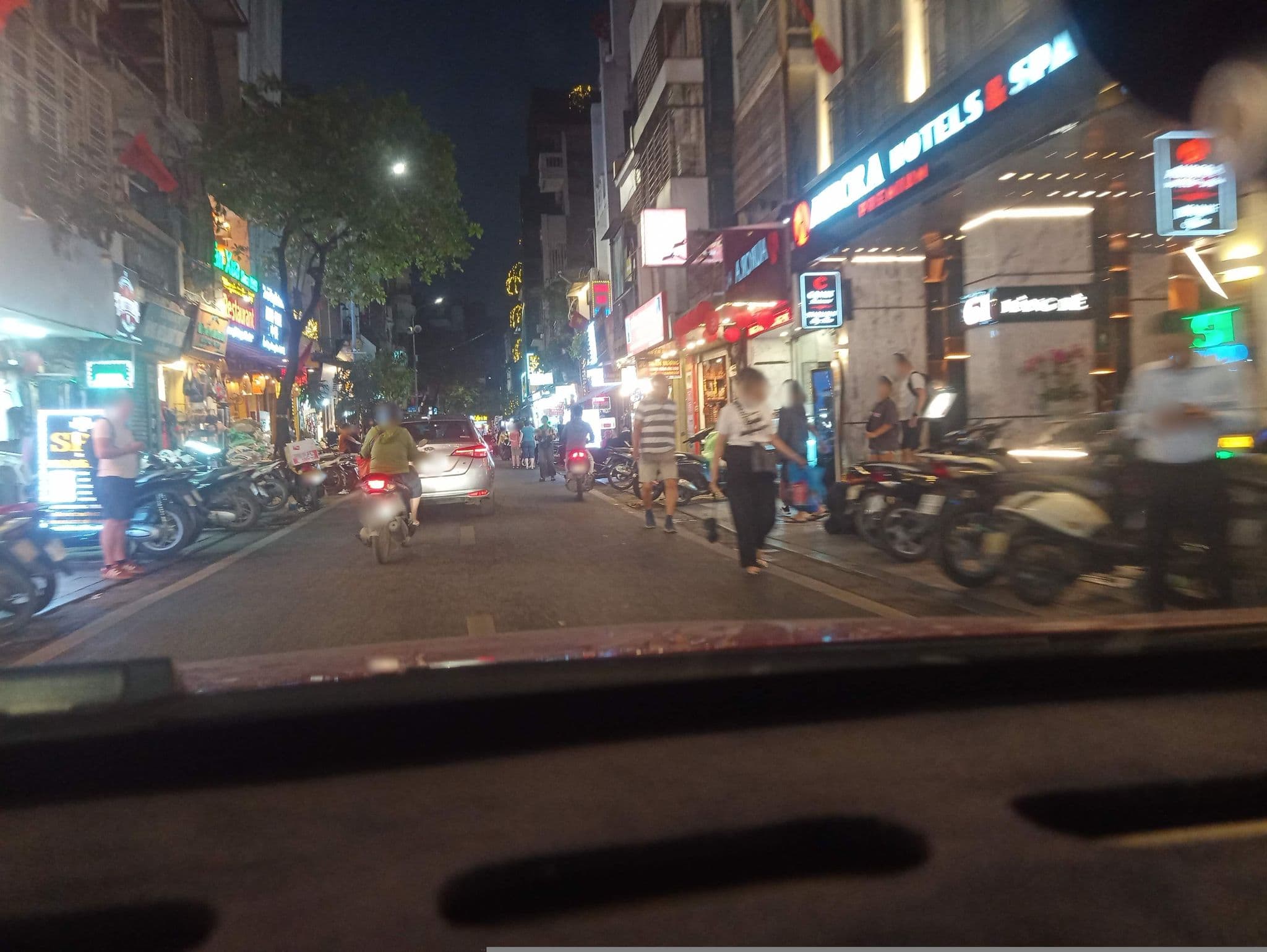 Street view near Khách Sạn Hanoi Orchid, Hoàn Kiếm — © hn_front_1 (CC BY-SA · Mapillary)