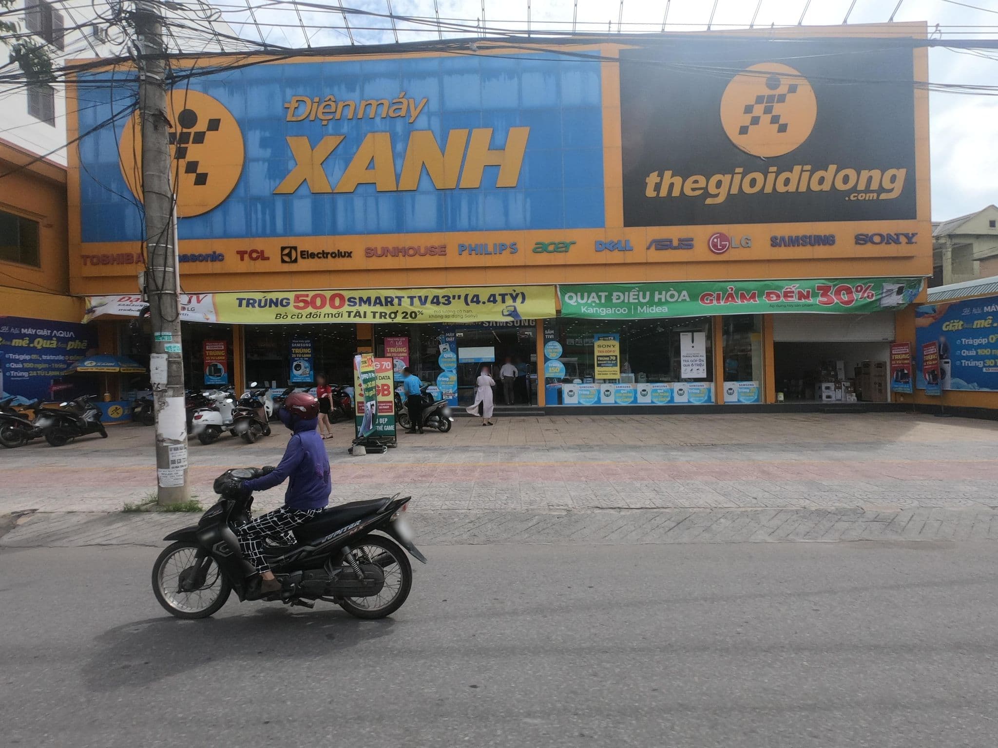 Street view near Lan Anh, Ðông Hà — © rsnaru (CC BY-SA · Mapillary)