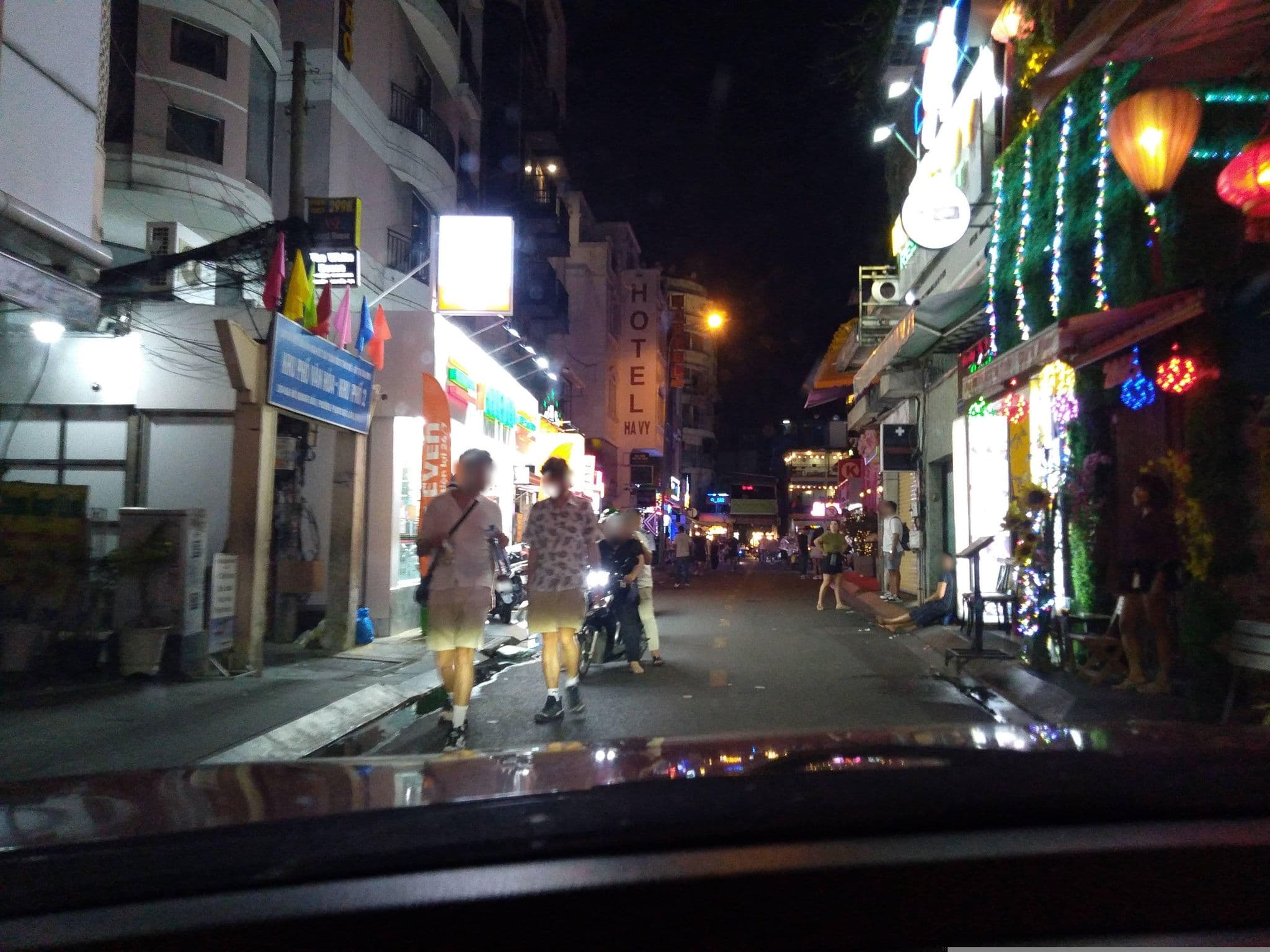 Street view near Khách Sạn Hà Vy, Quận Ba