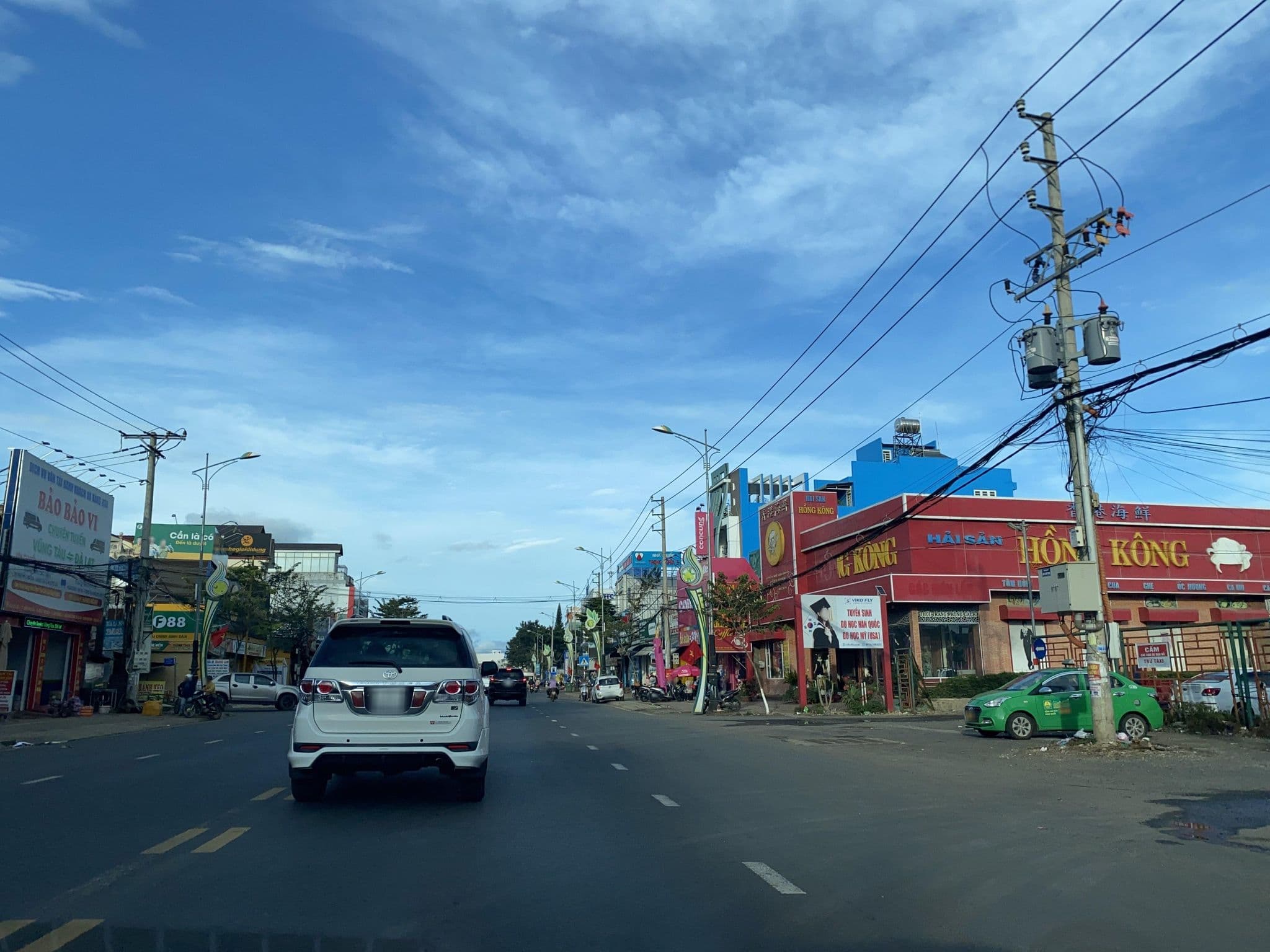 Street view near Hotel Van Toan, Đưc Trọng — © DriveWithHoang (CC BY-SA · Mapillary)