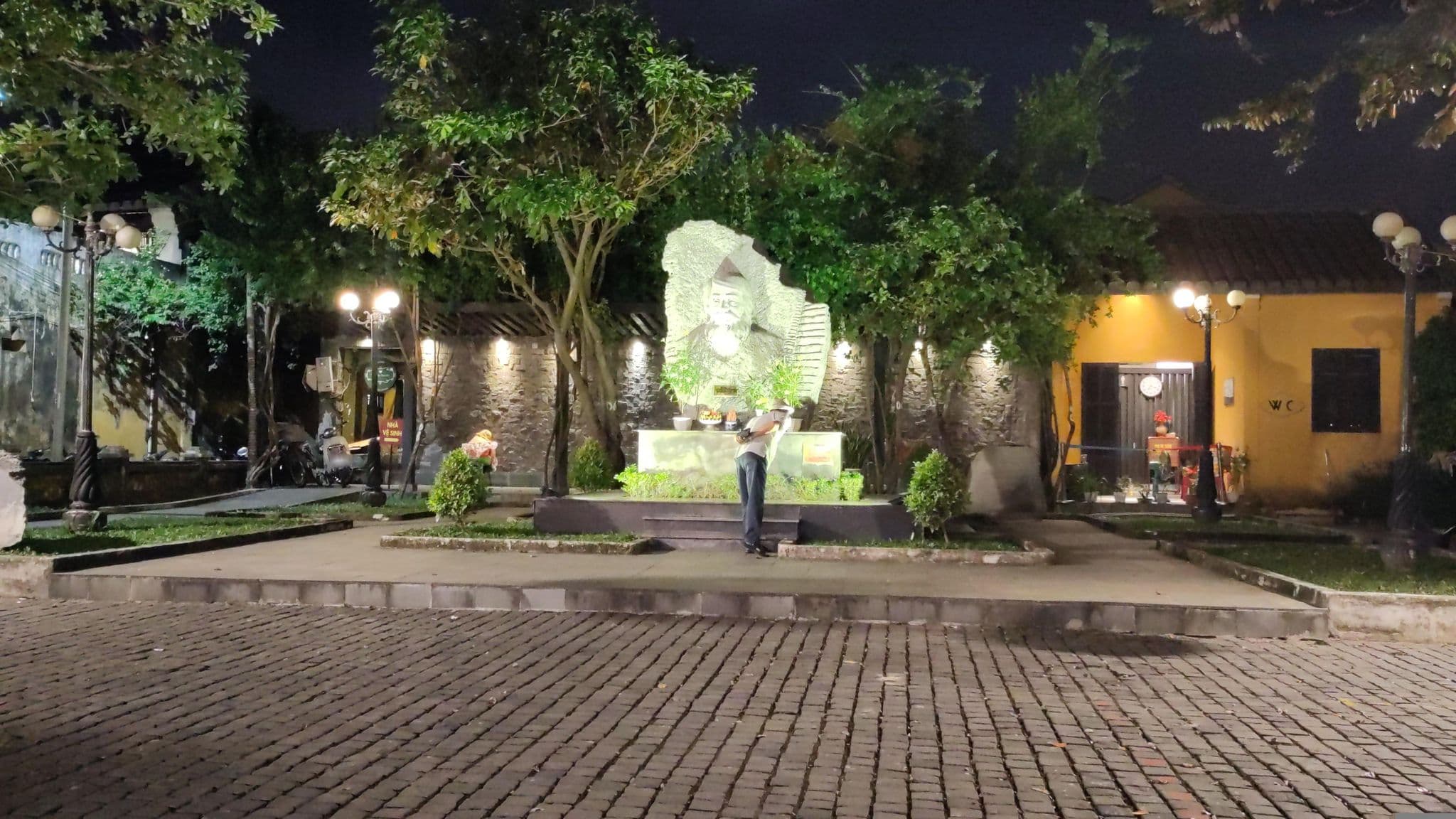 Street view near Khach San Phu Thinh, Hoi An