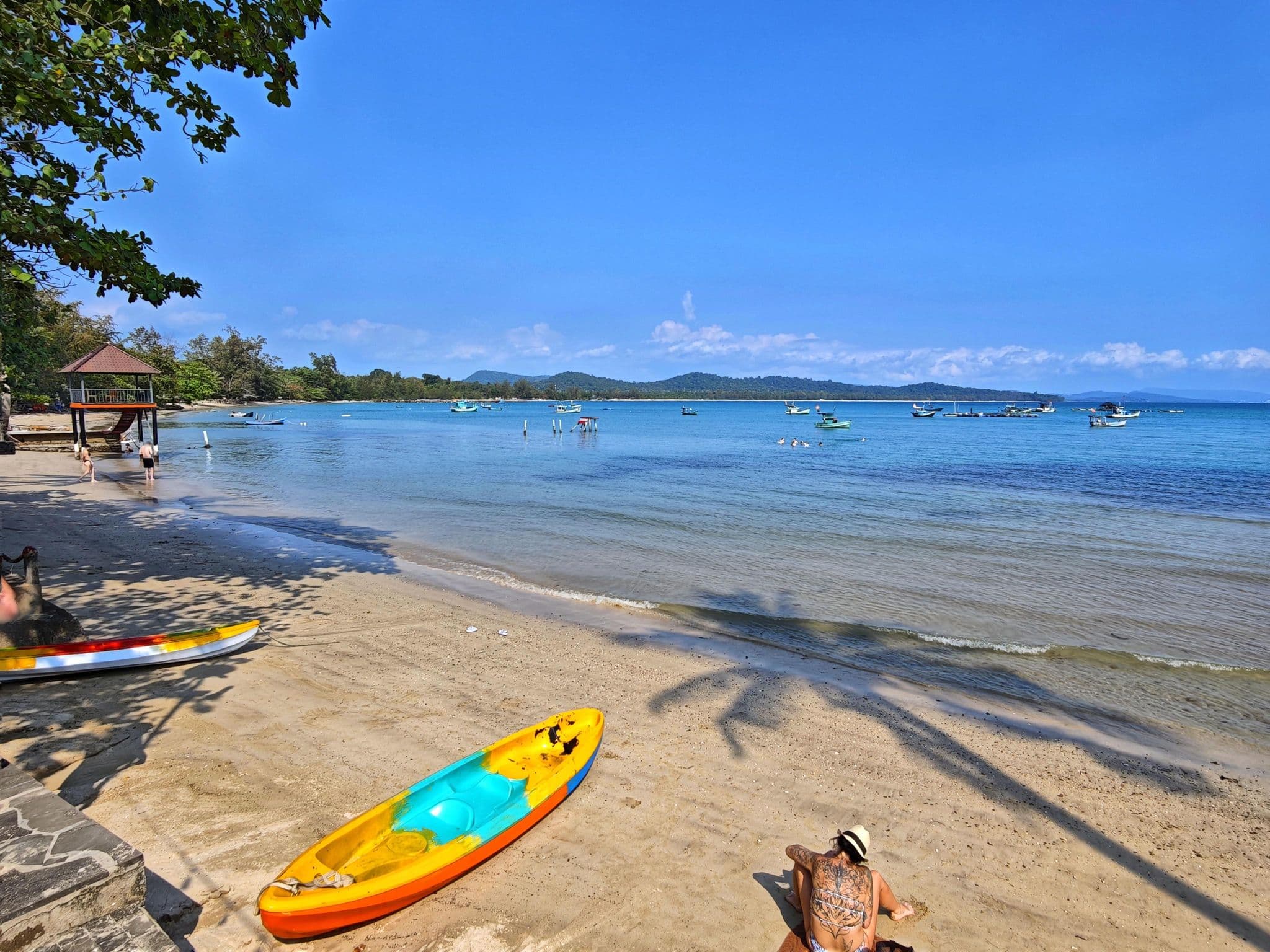 Street view near Mai Phuong Beach Resort, Dương Đông