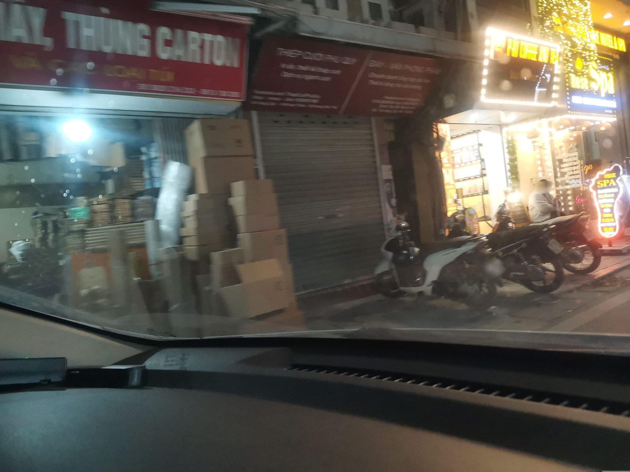 Street view near Khách Sạn Hanoi Moment, Hoàn Kiếm — © hn_left_2 (CC BY-SA · Mapillary)