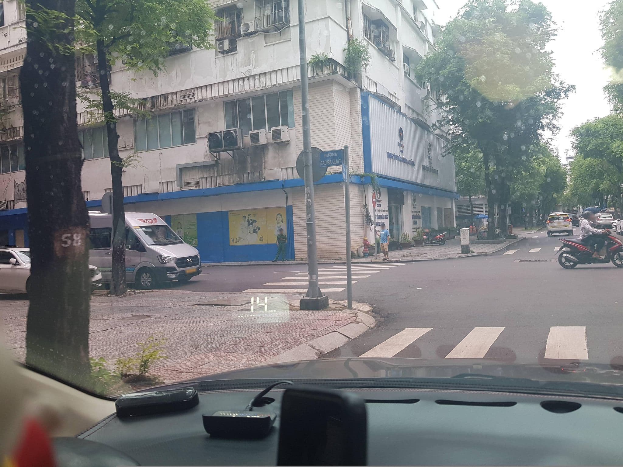 Street view near Khách Sạn Royal Lotus, Quận Bốn — © bemaps1 (CC BY-SA · Mapillary)