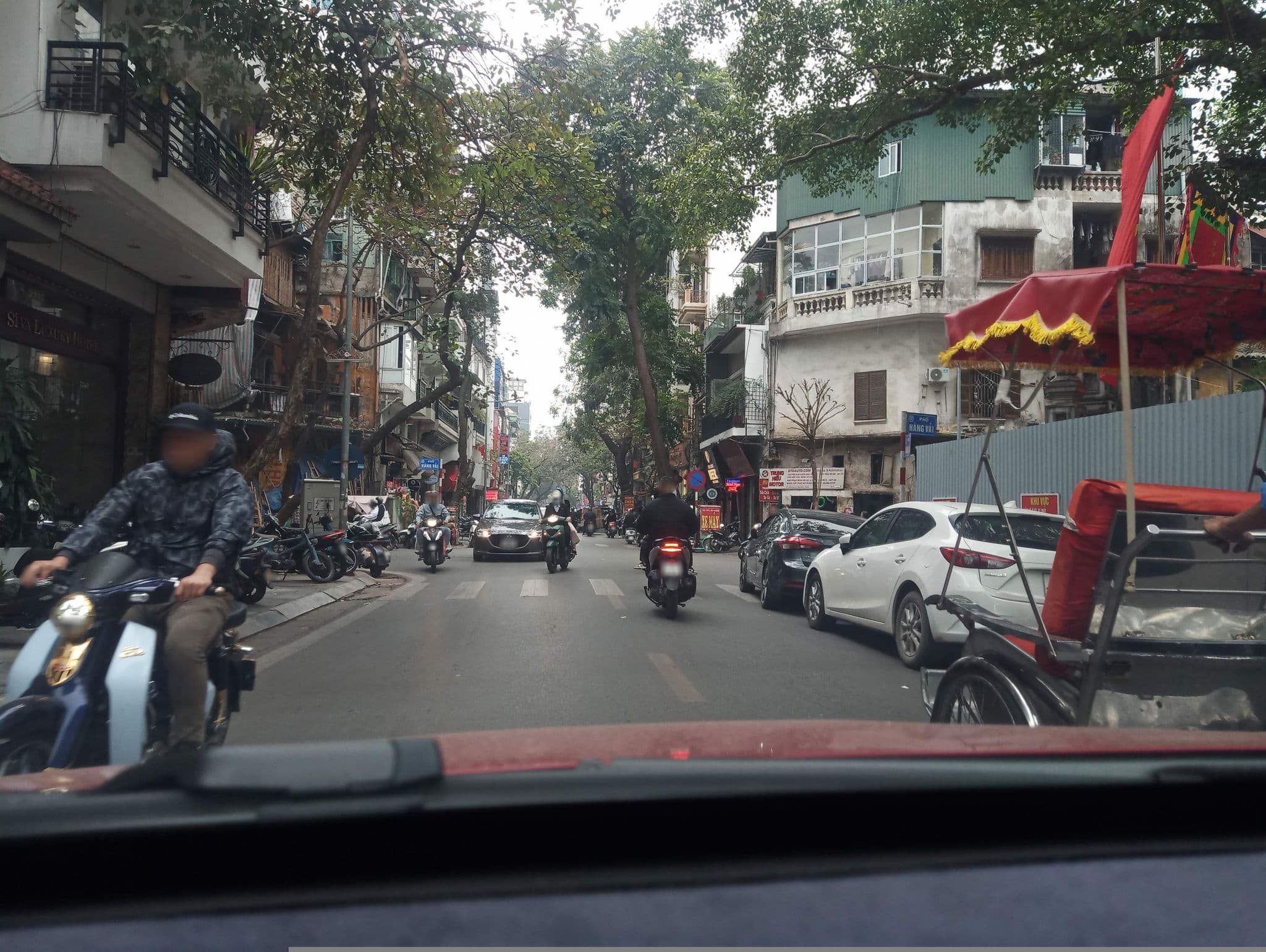 Street view near Khách Sạn Art Trendy, Hoàn Kiếm