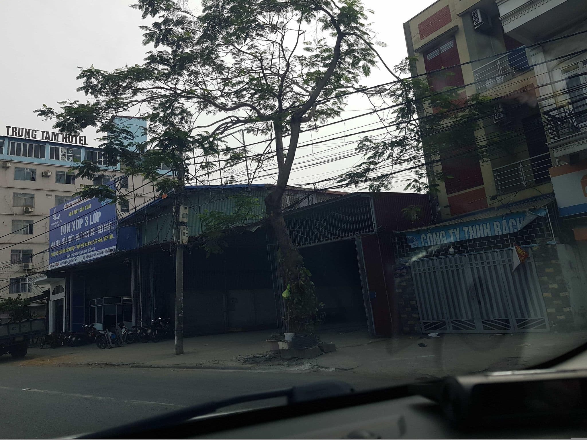 Street view near Khách sạn Việt Trung, Haiphong — © hn_right_1 (CC BY-SA · Mapillary)