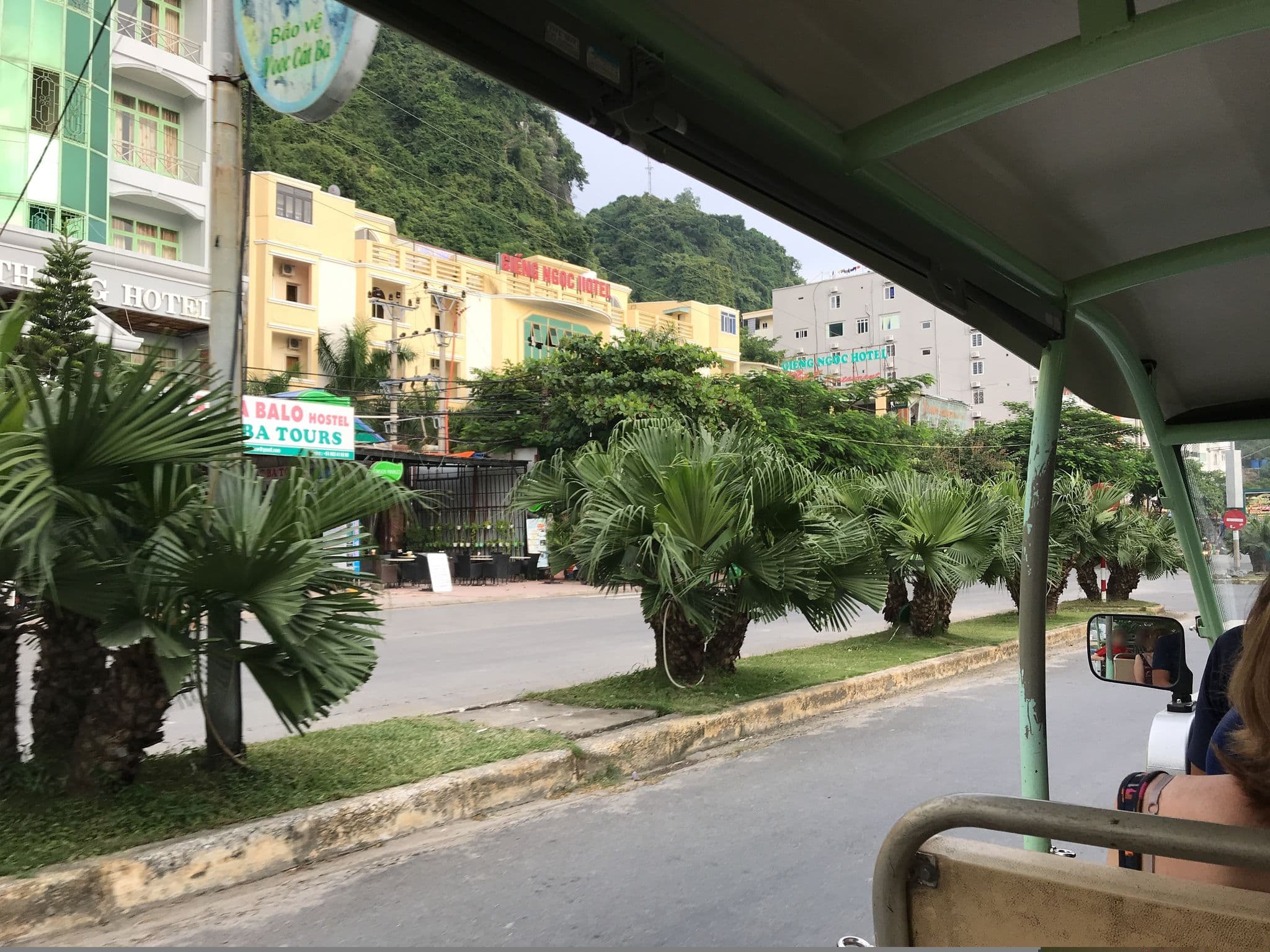 Street view near Hailong Hotel, Cát Bà — © nigelramsay (CC BY-SA · Mapillary)
