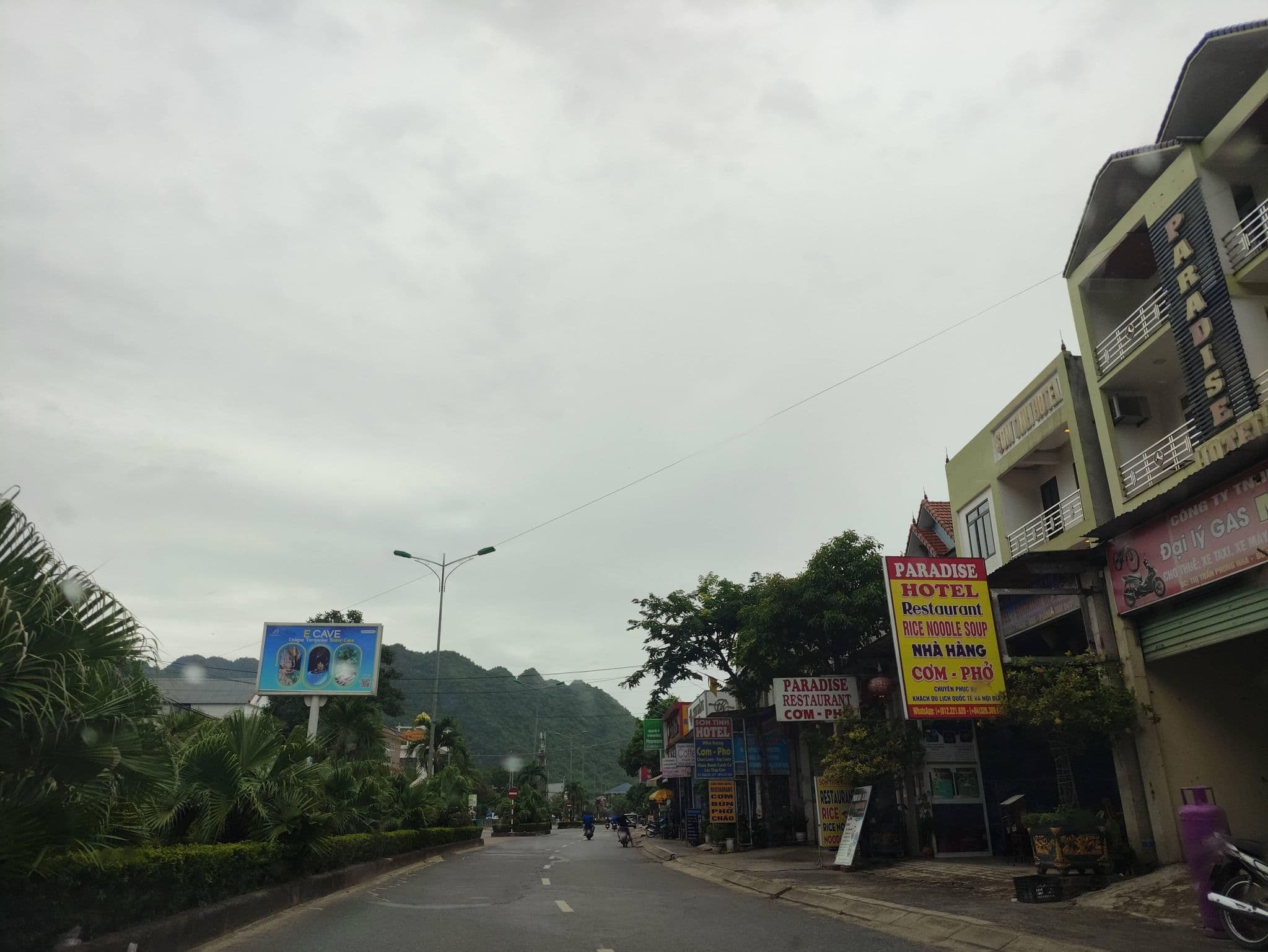 Street view near Thao Nguyen Hotel, Xuân Sơn — © hn_right_1 (CC BY-SA · Mapillary)