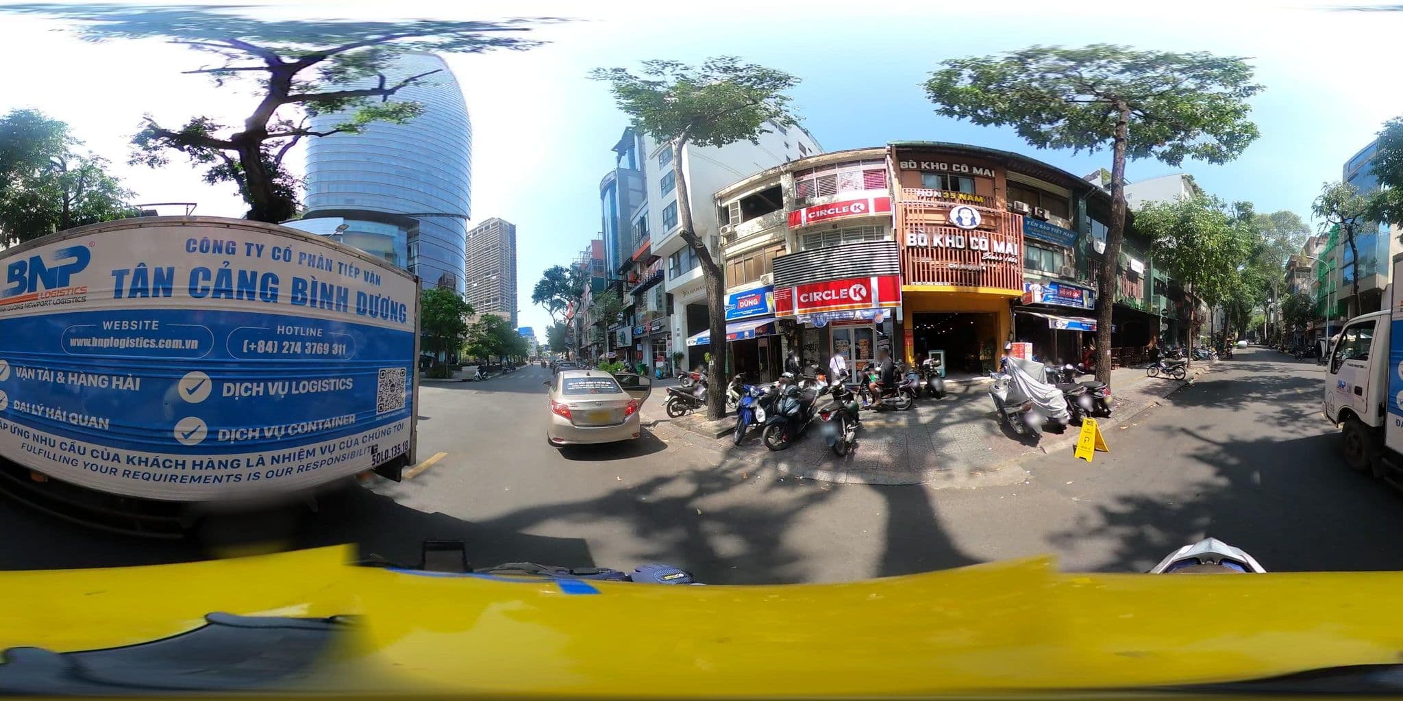 Street view near Khách Sạn Âu Lạc, Quận Bốn