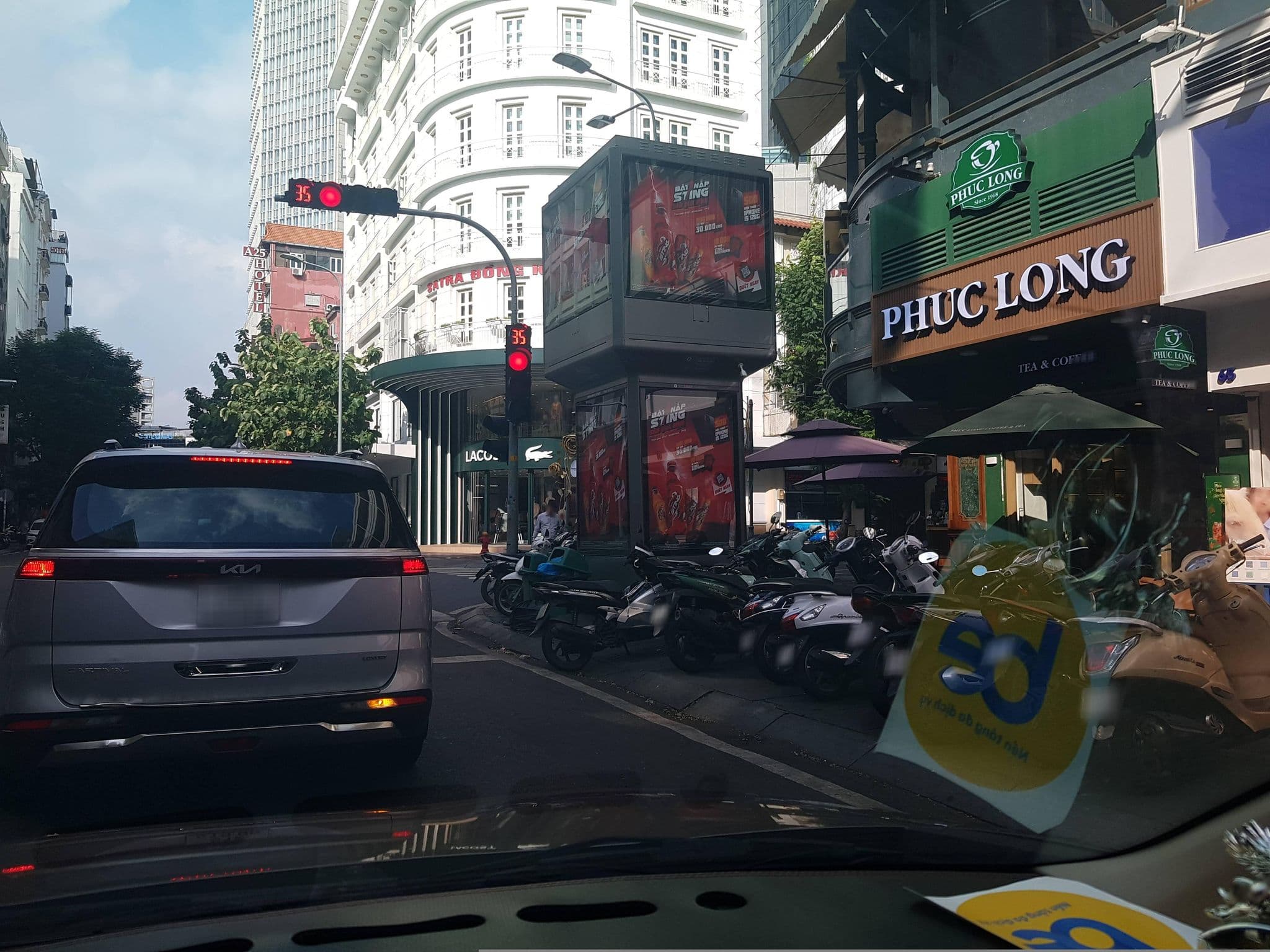 Street view near Tan Hoang Long Hotel, Quận Bốn